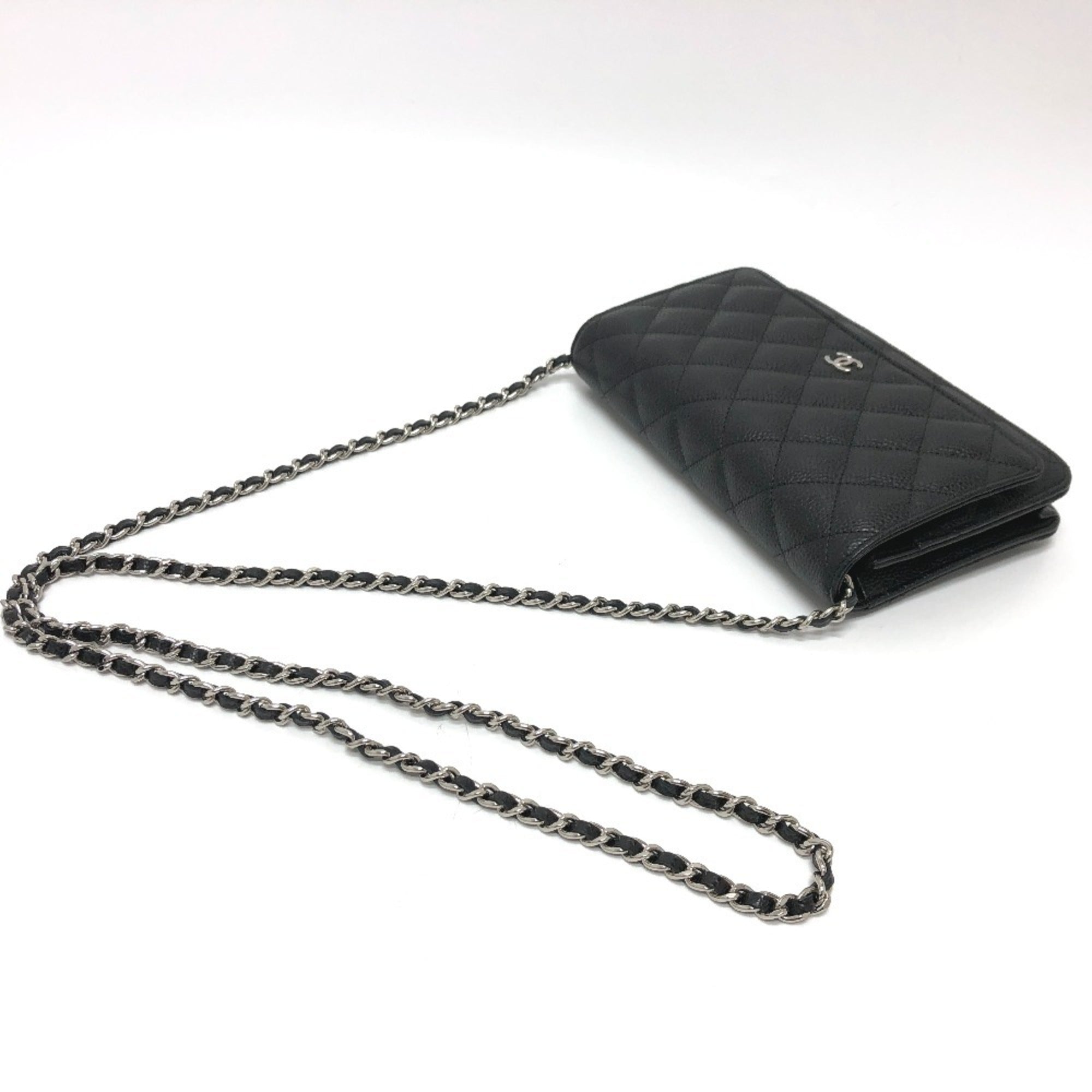 Chanel Black Caviar Leather Shoulder Bag (Pre-Owned)
