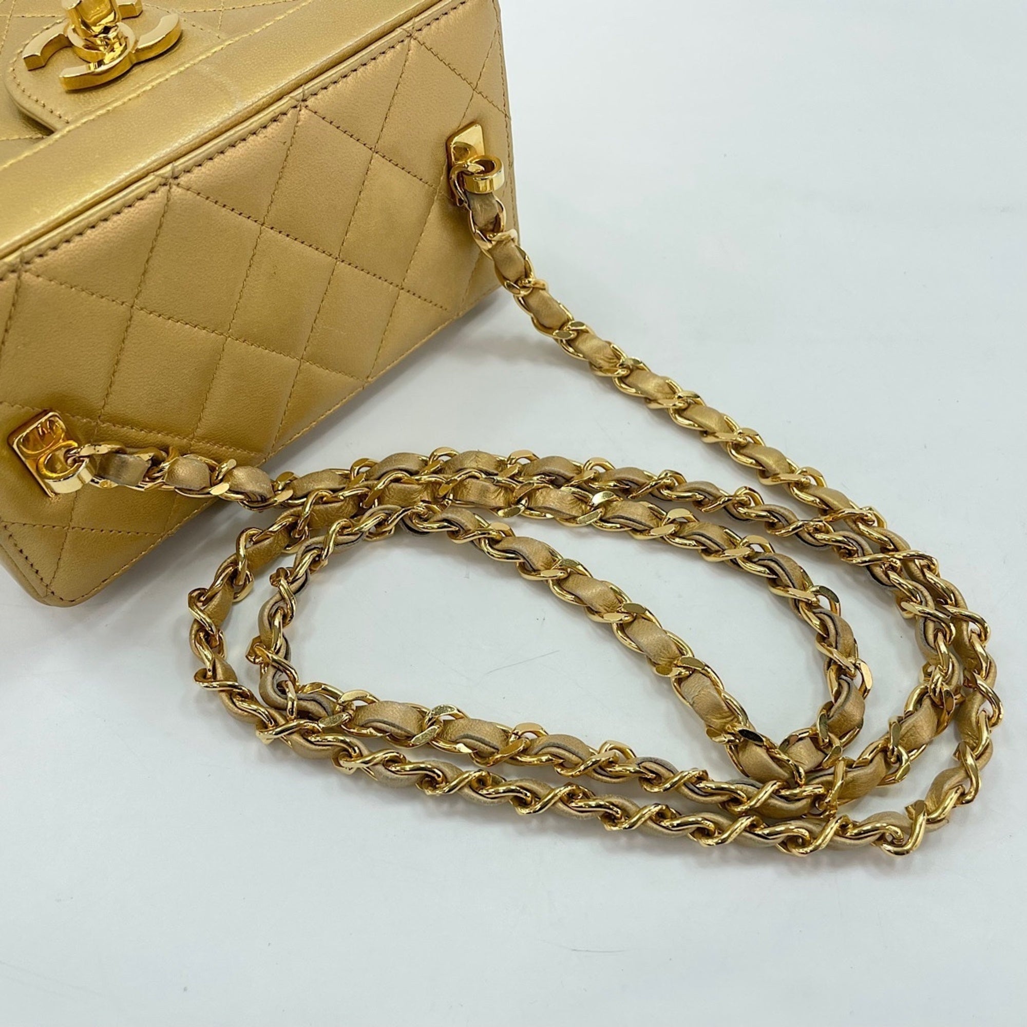 Chanel Gold Shoulder Bag (Pre-Owned)