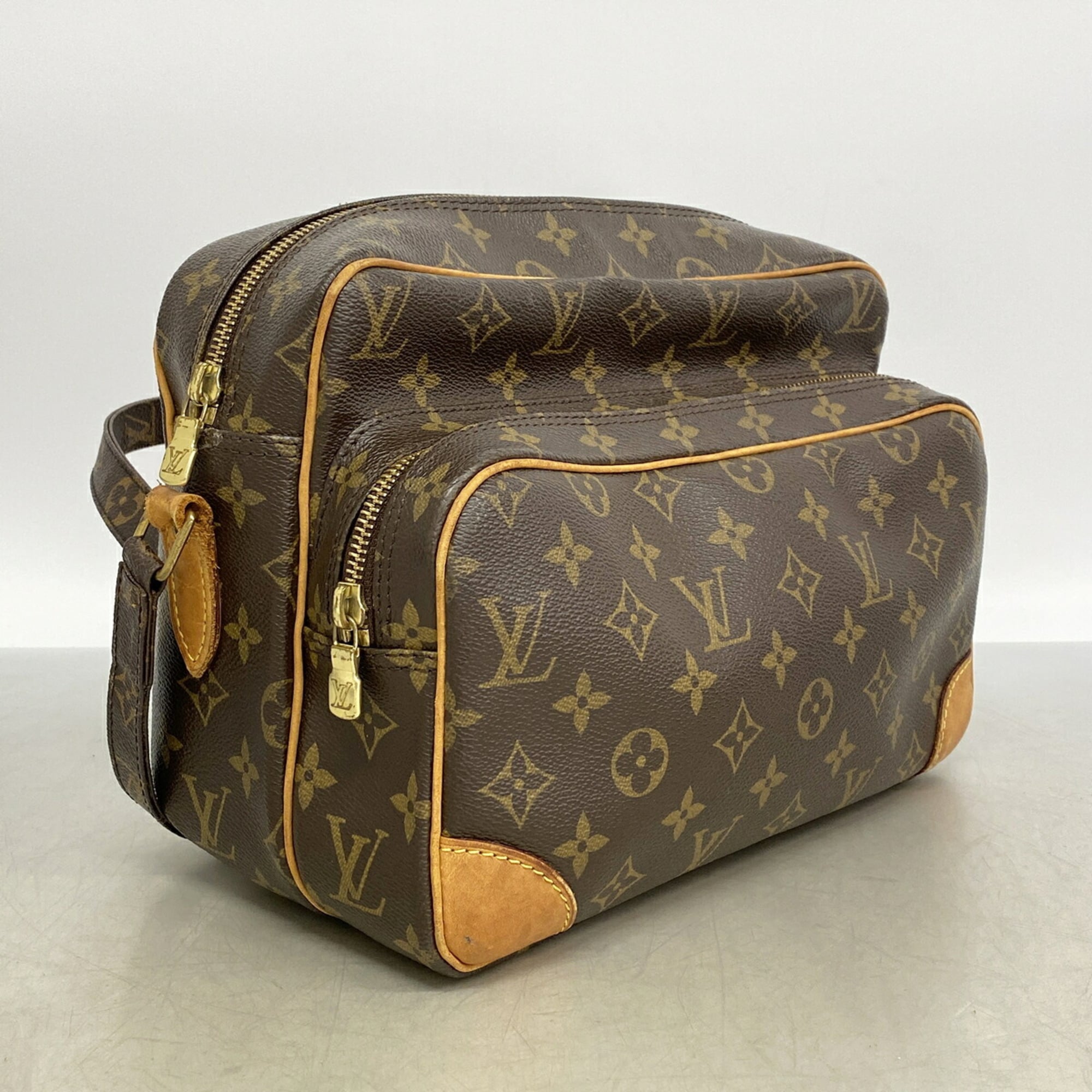 Louis Vuitton Brown Shoulder Bag (Pre-Owned)