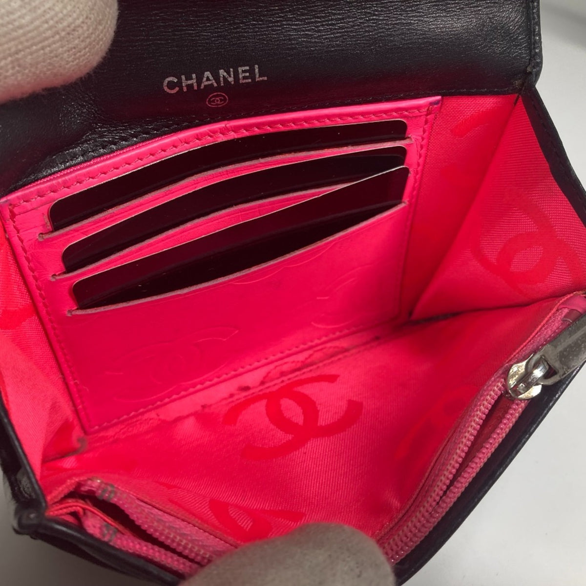 Chanel Black White Leather Bill Wallet (Bi-Fold) (Pre-Owned)