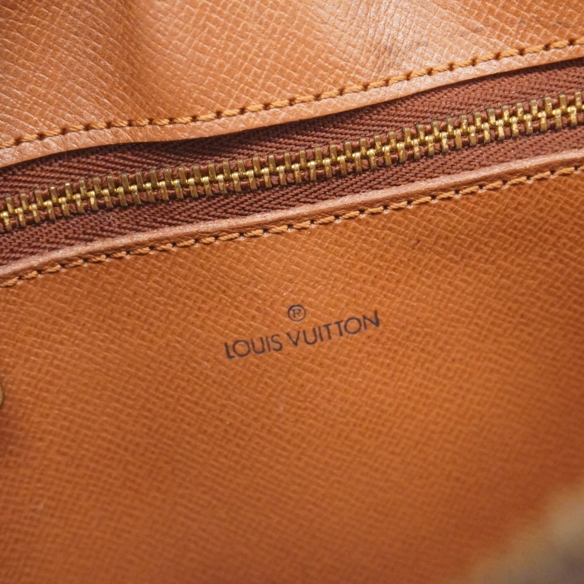 Louis Vuitton Brown Shoulder Bag (Pre-Owned)