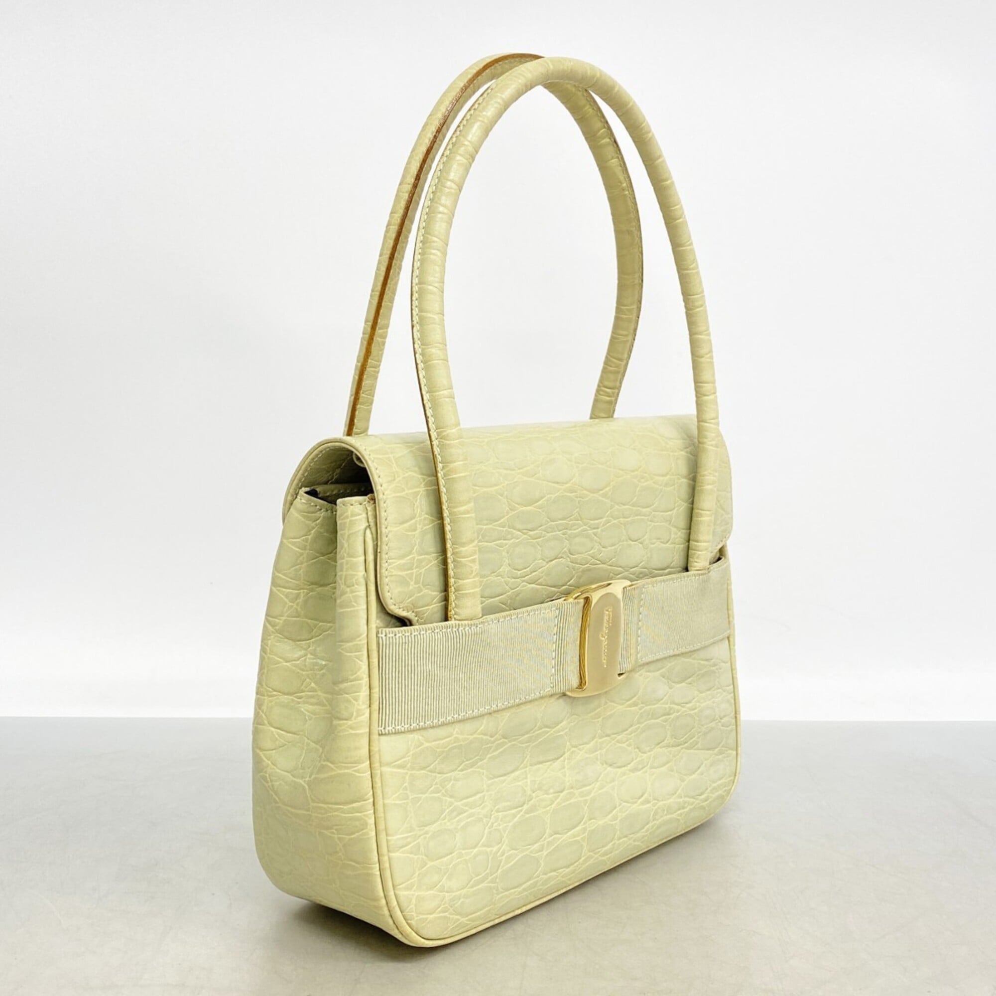 Salvatore Ferragamo Light Green Leather Handbag (Pre-Owned)