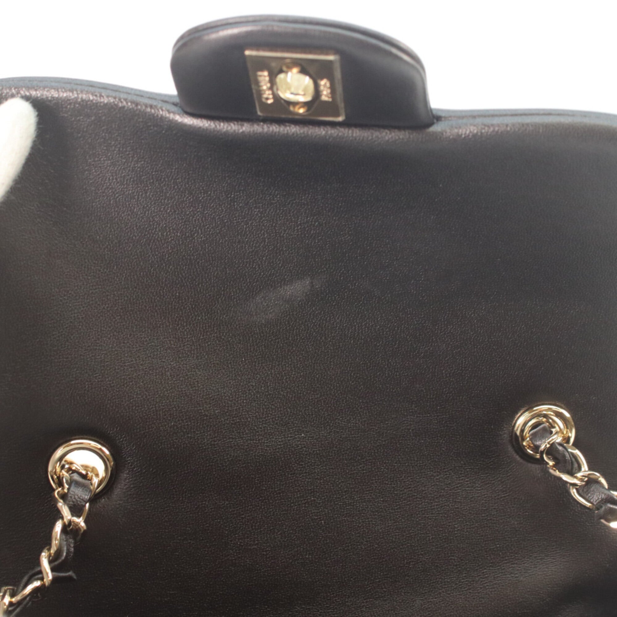 Chanel Black Leather Shoulder Bag (Pre-Owned)