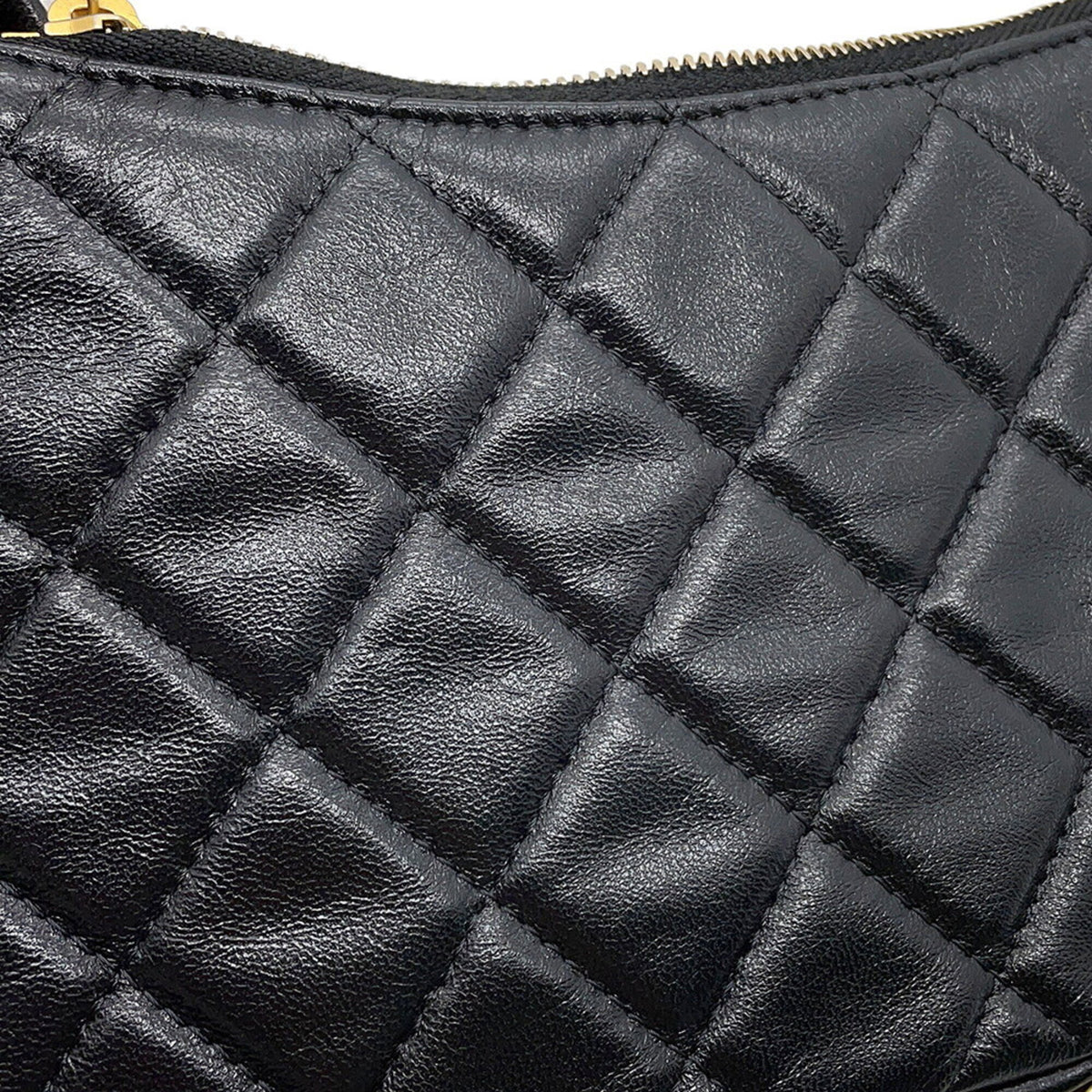 Chanel Black Leather Shoulder Bag (Pre-Owned)