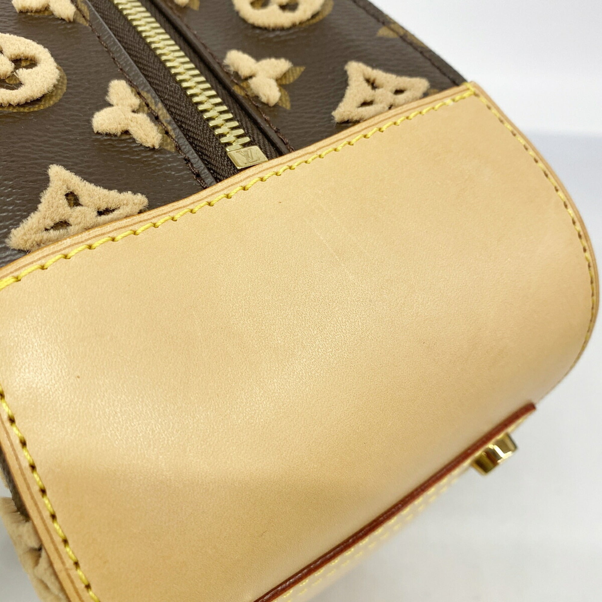 Louis Vuitton Beige Handbag (Pre-Owned)