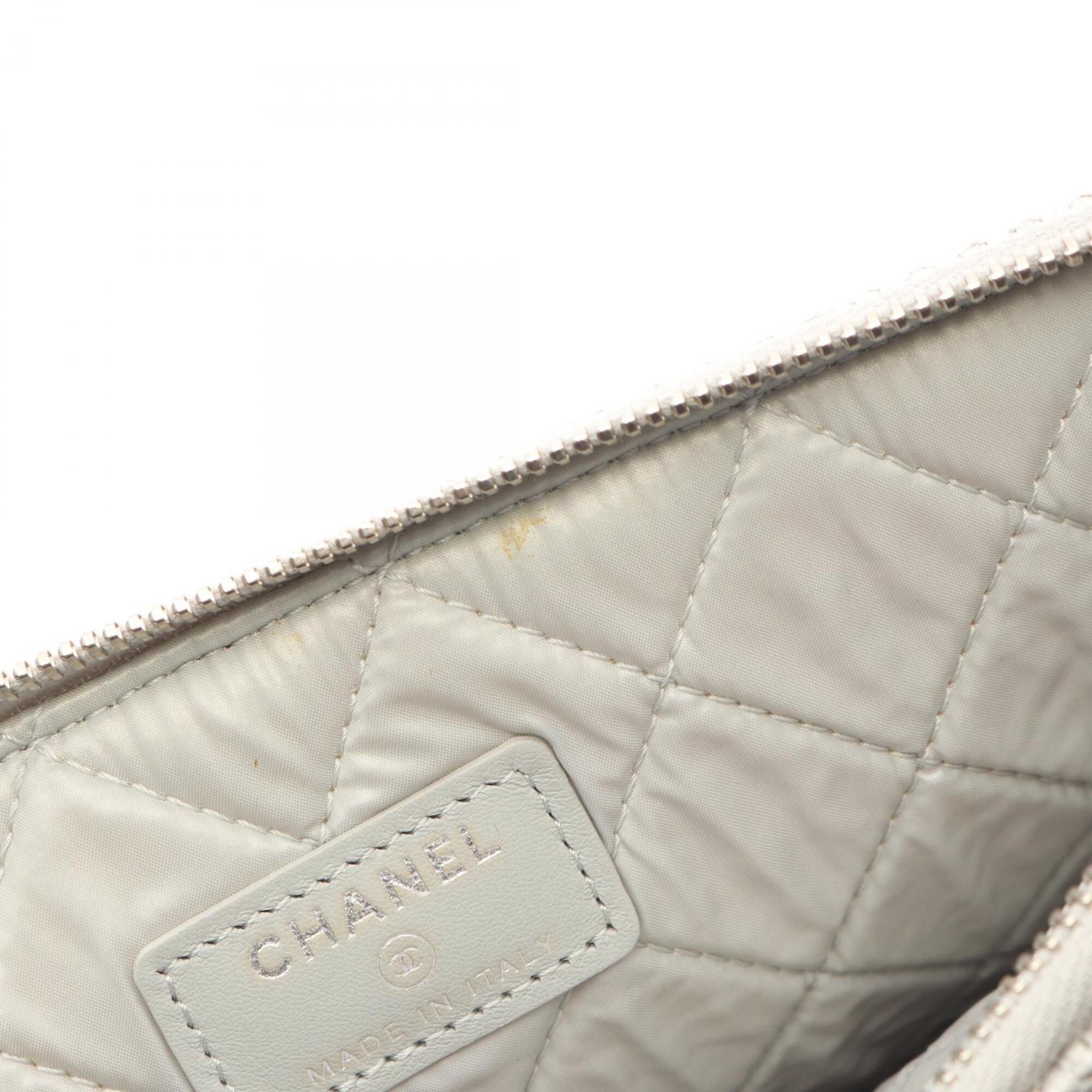Chanel Gray Straw Clutch Bag Handbag (Pre-Owned)
