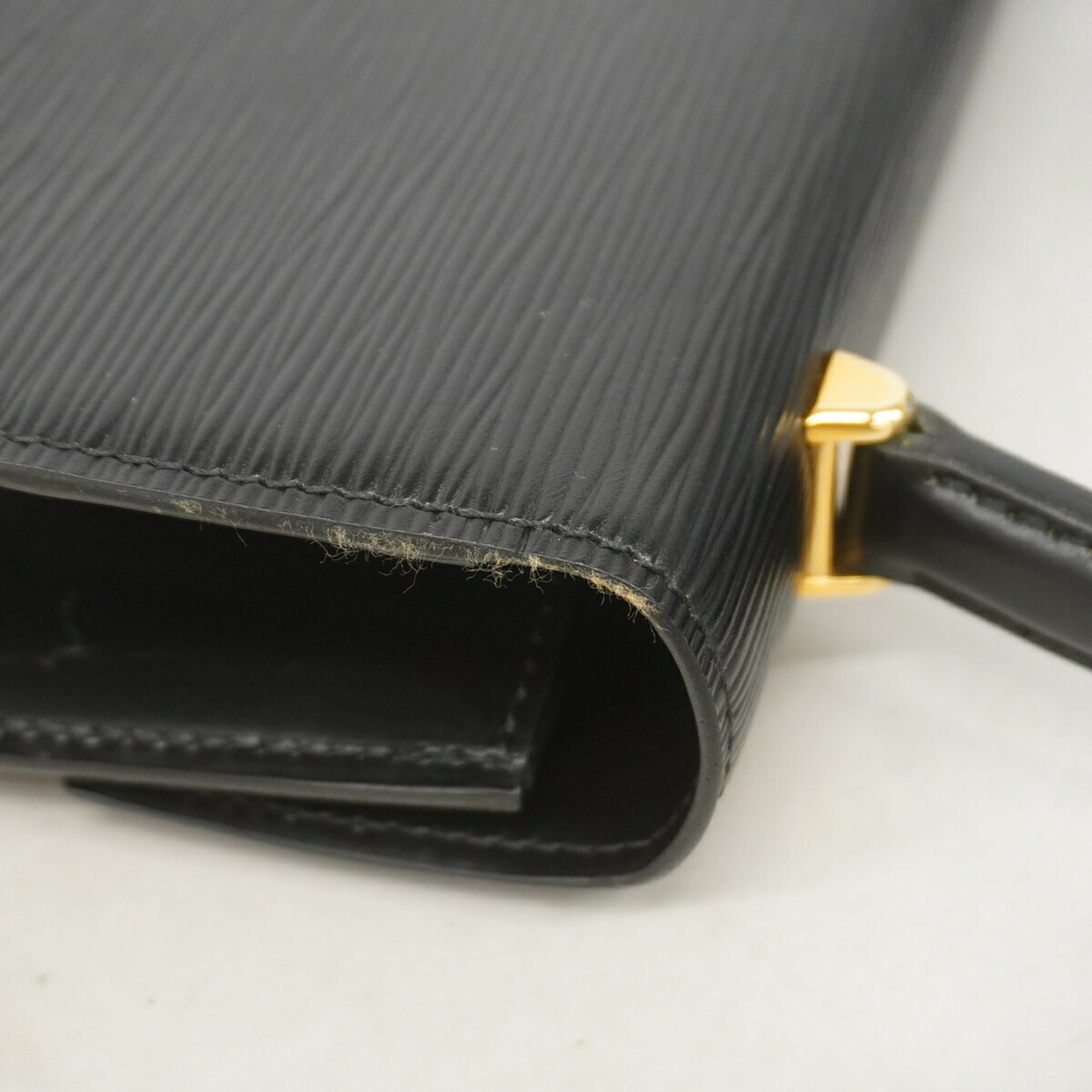 Louis Vuitton Noir Handbag (Pre-Owned)