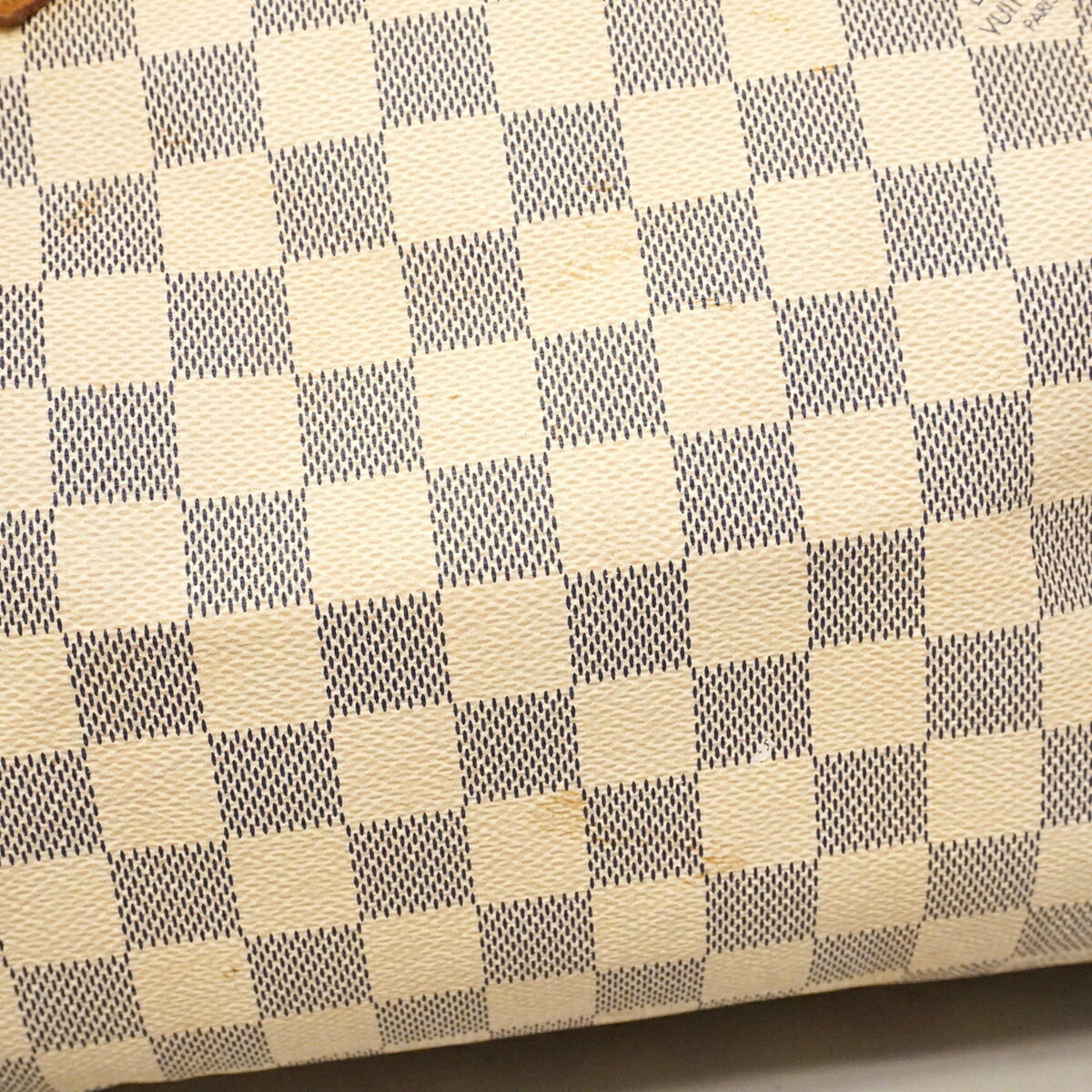 Louis Vuitton White Handbag (Pre-Owned)