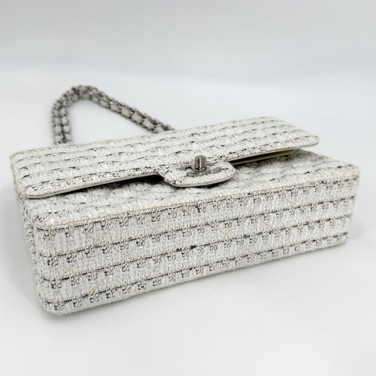 Chanel White Tweed Leather Shoulder Bag (Pre-Owned)