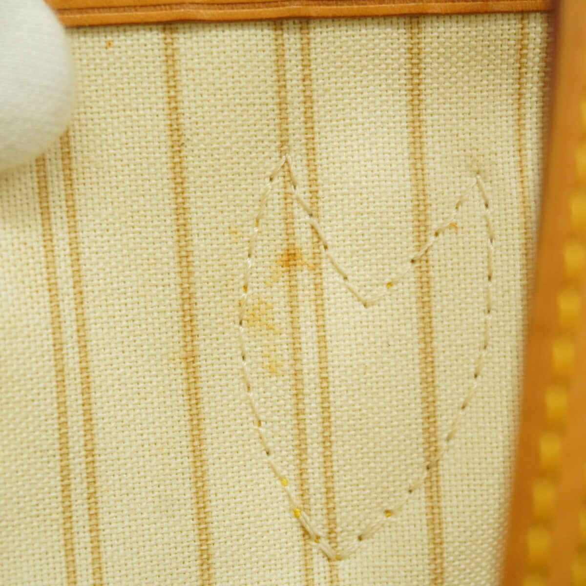 Louis Vuitton White Tote Bag (Pre-Owned)