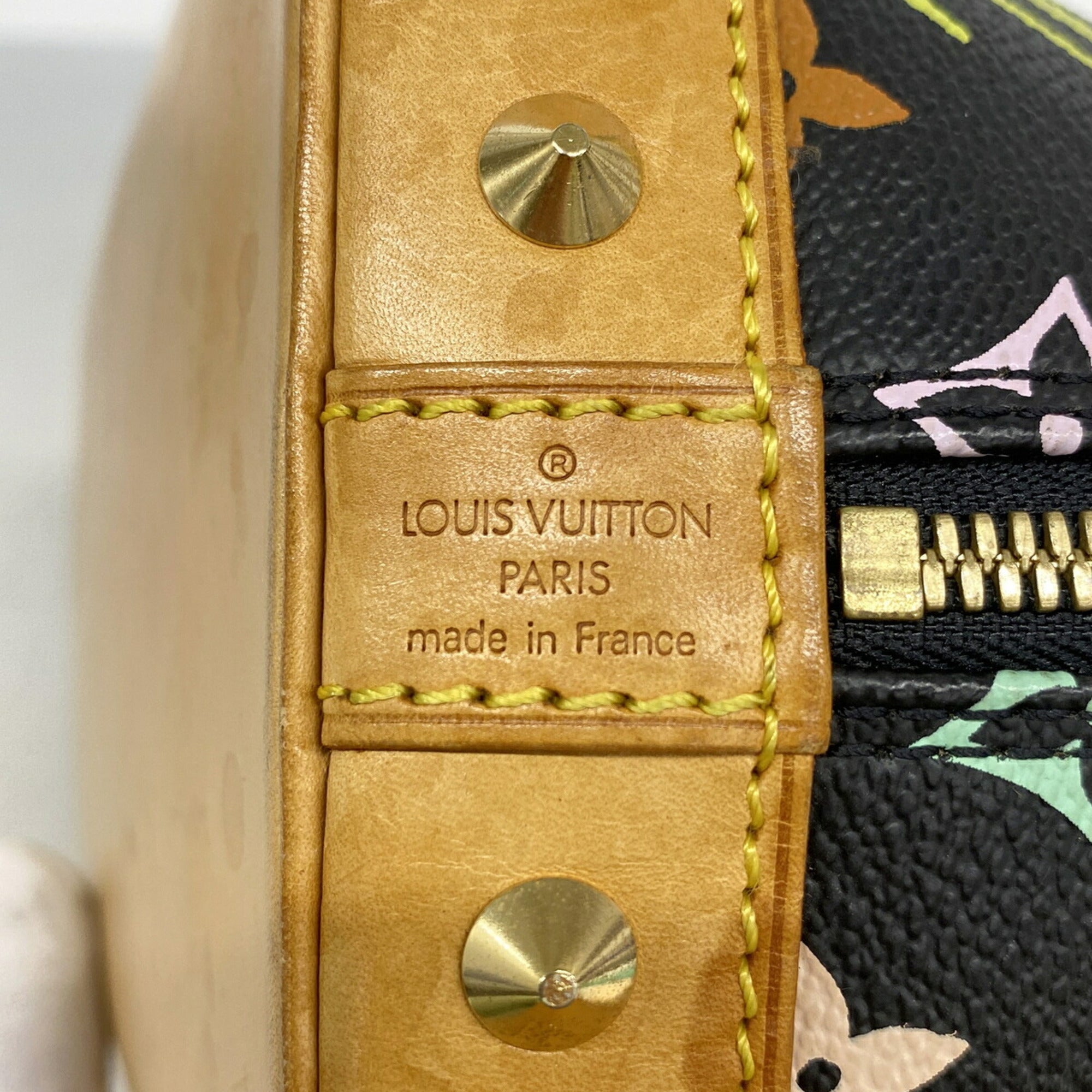 Louis Vuitton Noir Handbag (Pre-Owned)