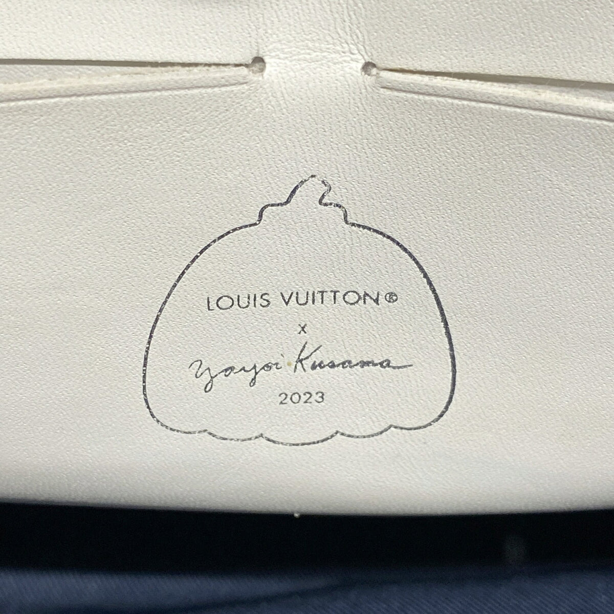 Louis Vuitton Blue White Clutch Bag (Pre-Owned)