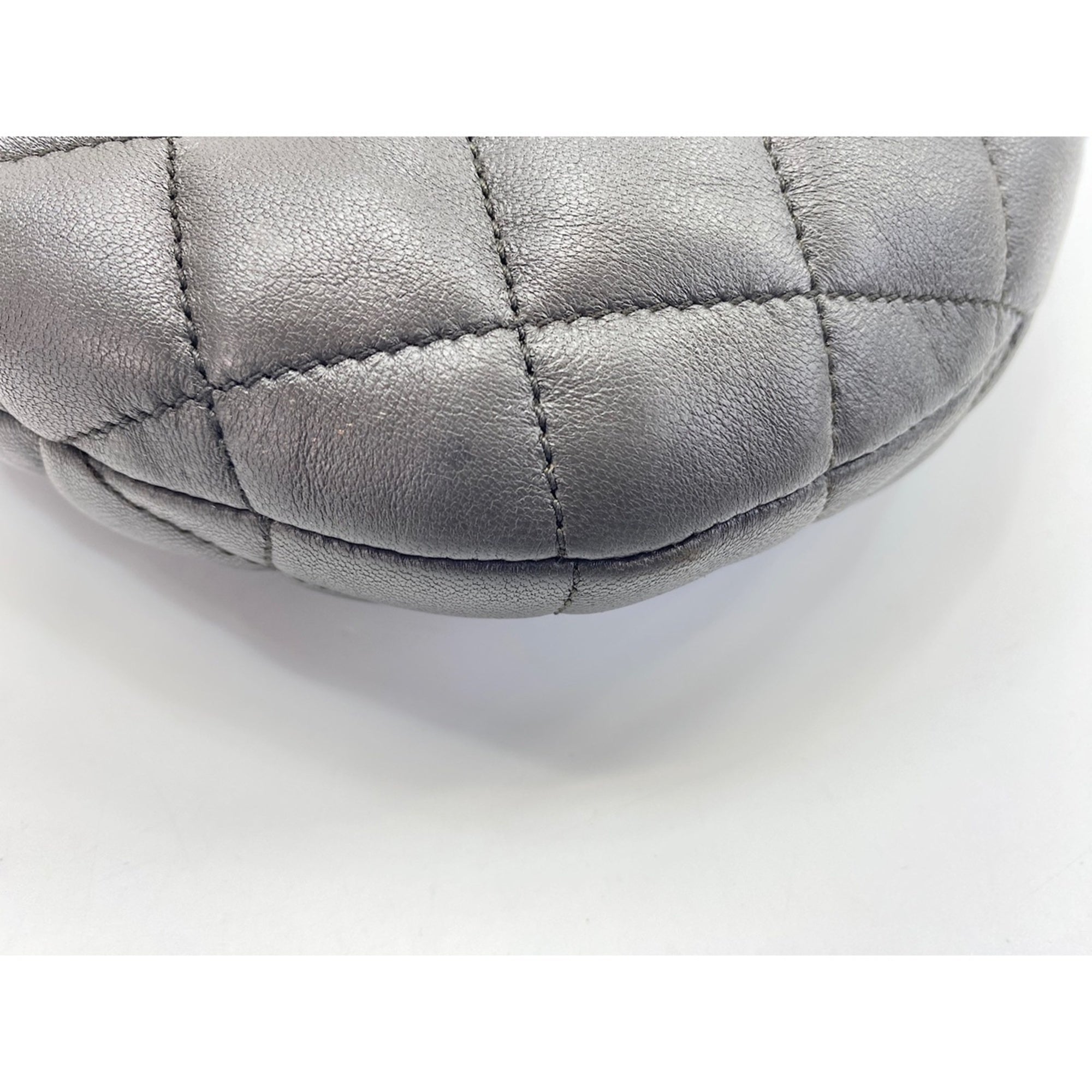 Yves Saint Laurent Gray Leather Handbag (Pre-Owned)