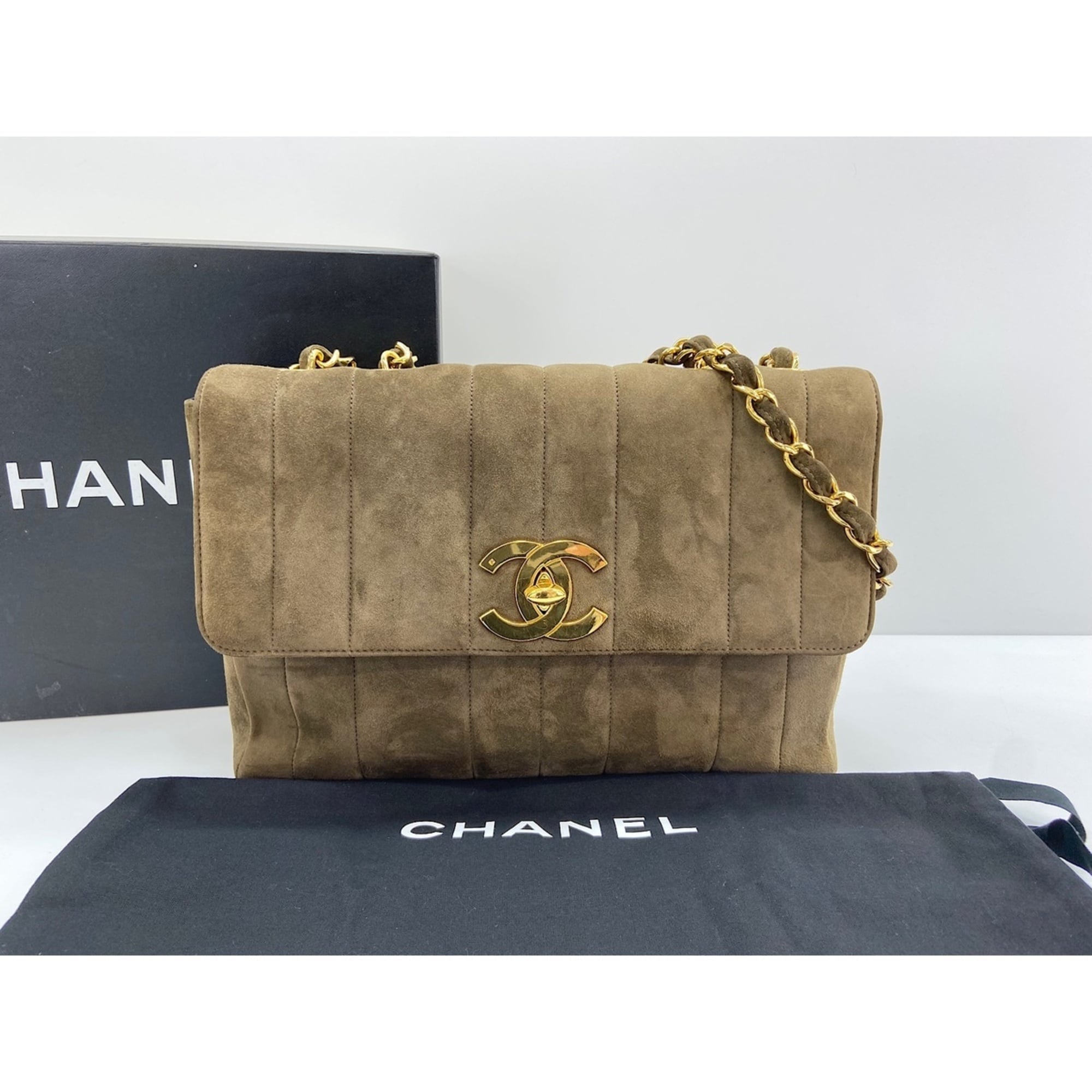 Chanel Green Shoulder Bag (Pre-Owned)