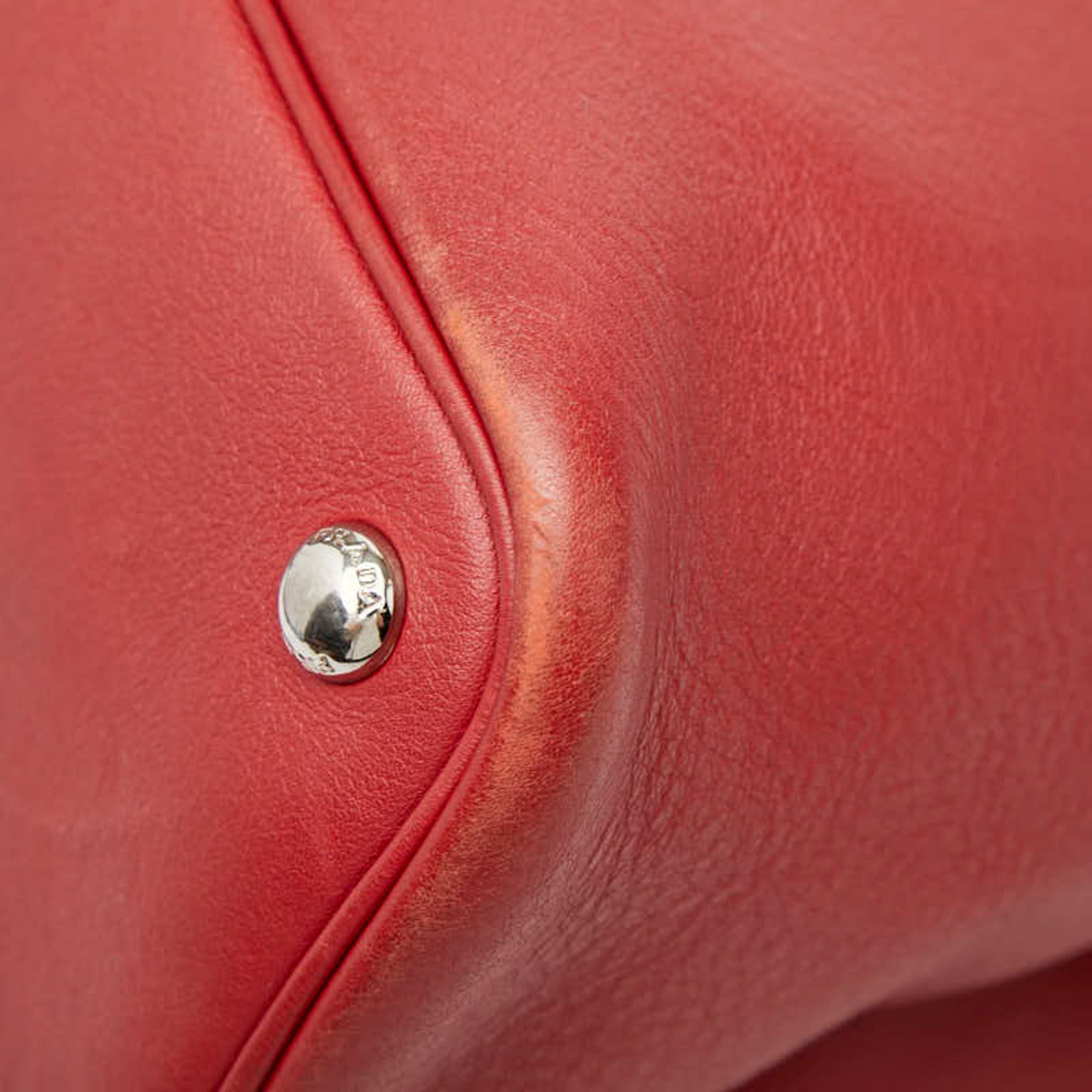 Prada Red Color Leather Shoulder Bag Tote Bag (Pre-Owned)