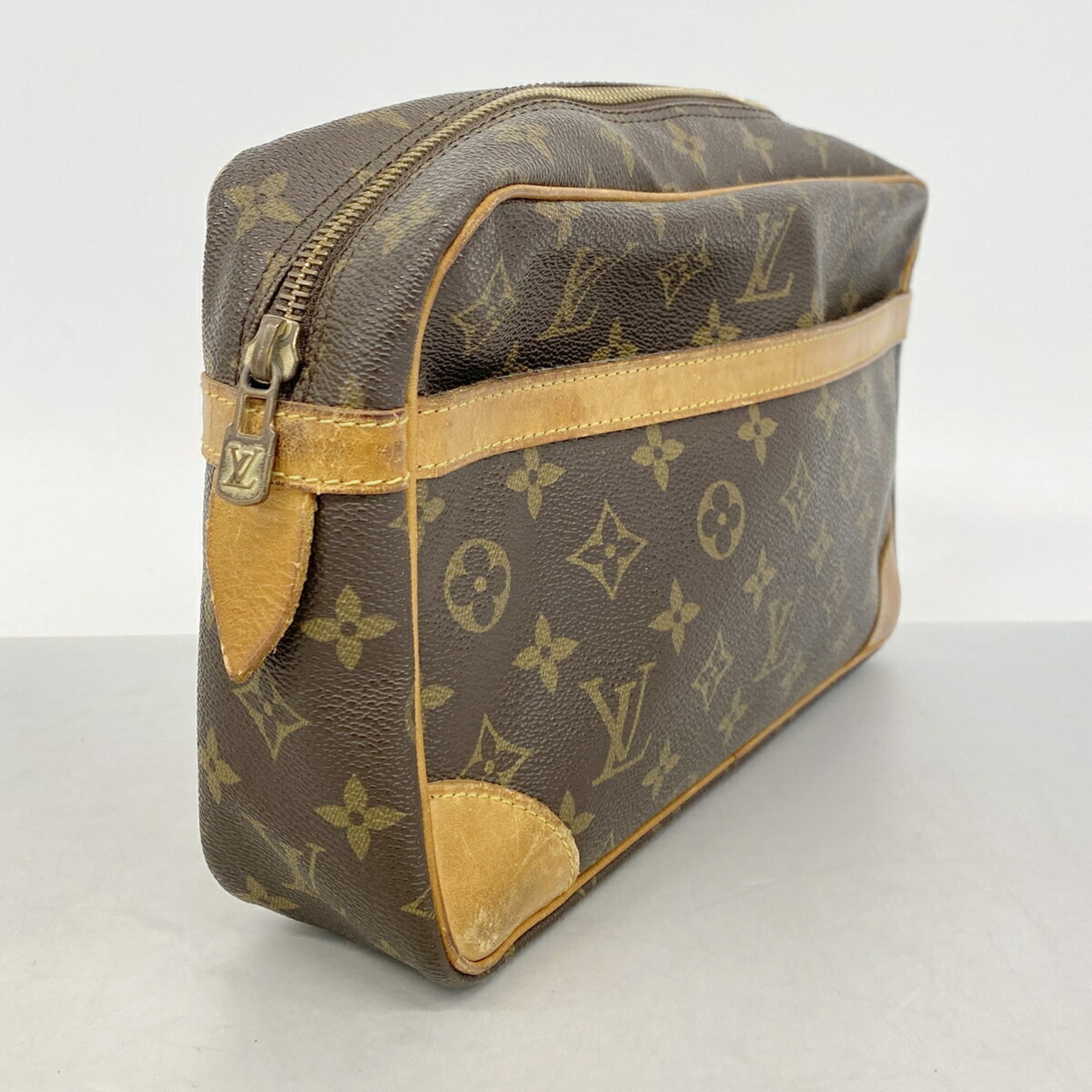 Louis Vuitton Brown Clutch Bag (Pre-Owned)