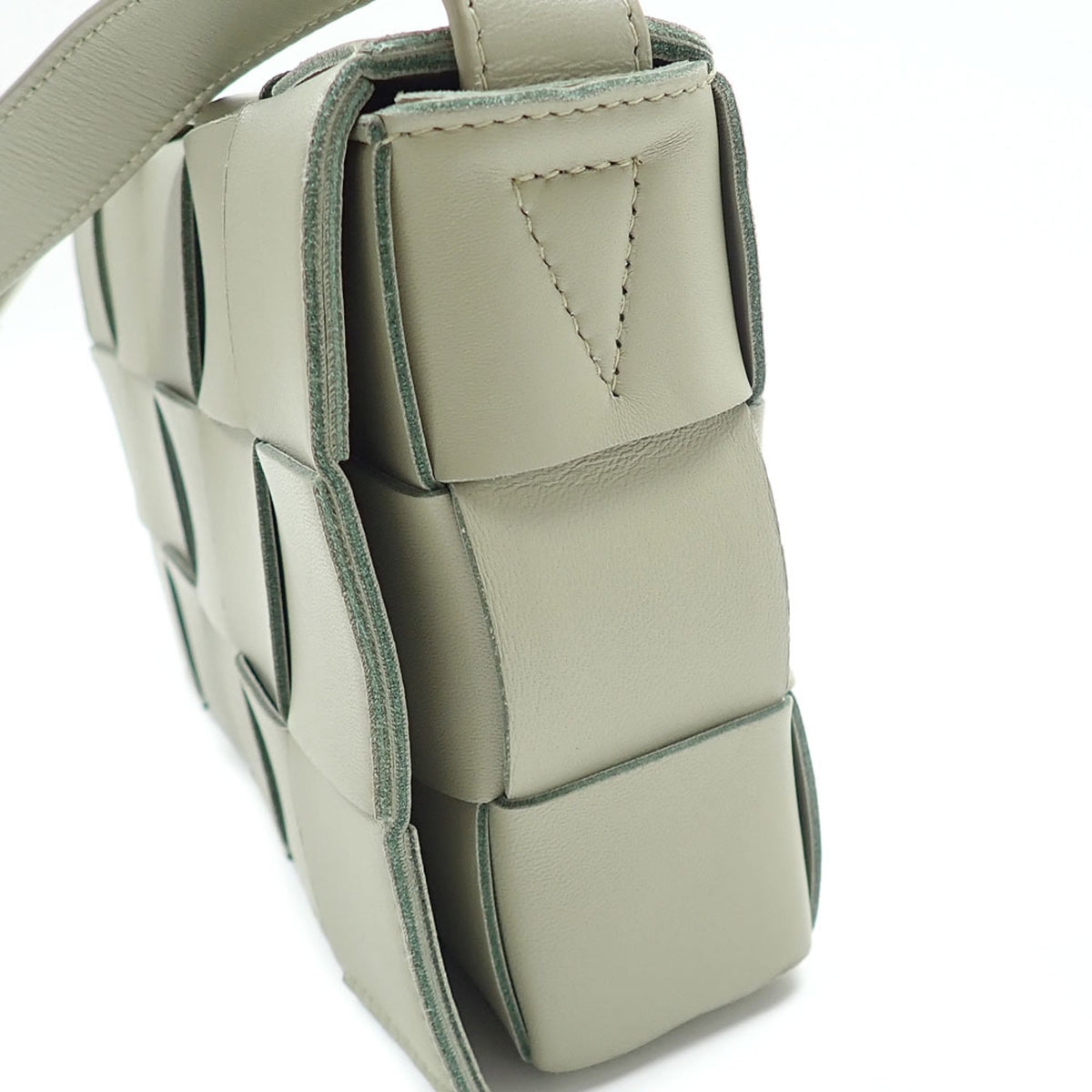 Bottega Veneta Gray Leather Shoulder Bag (Pre-Owned)