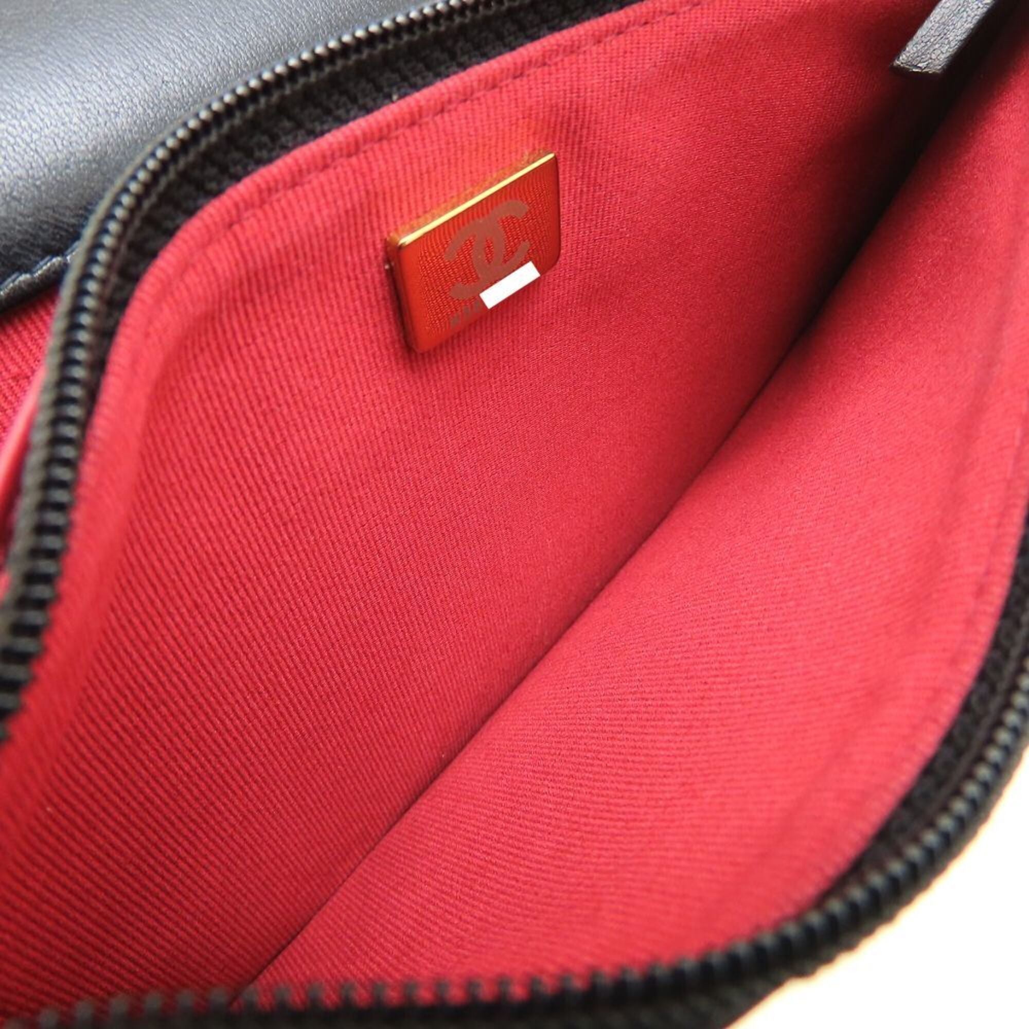 Chanel Black Leather Shoulder Bag (Pre-Owned)