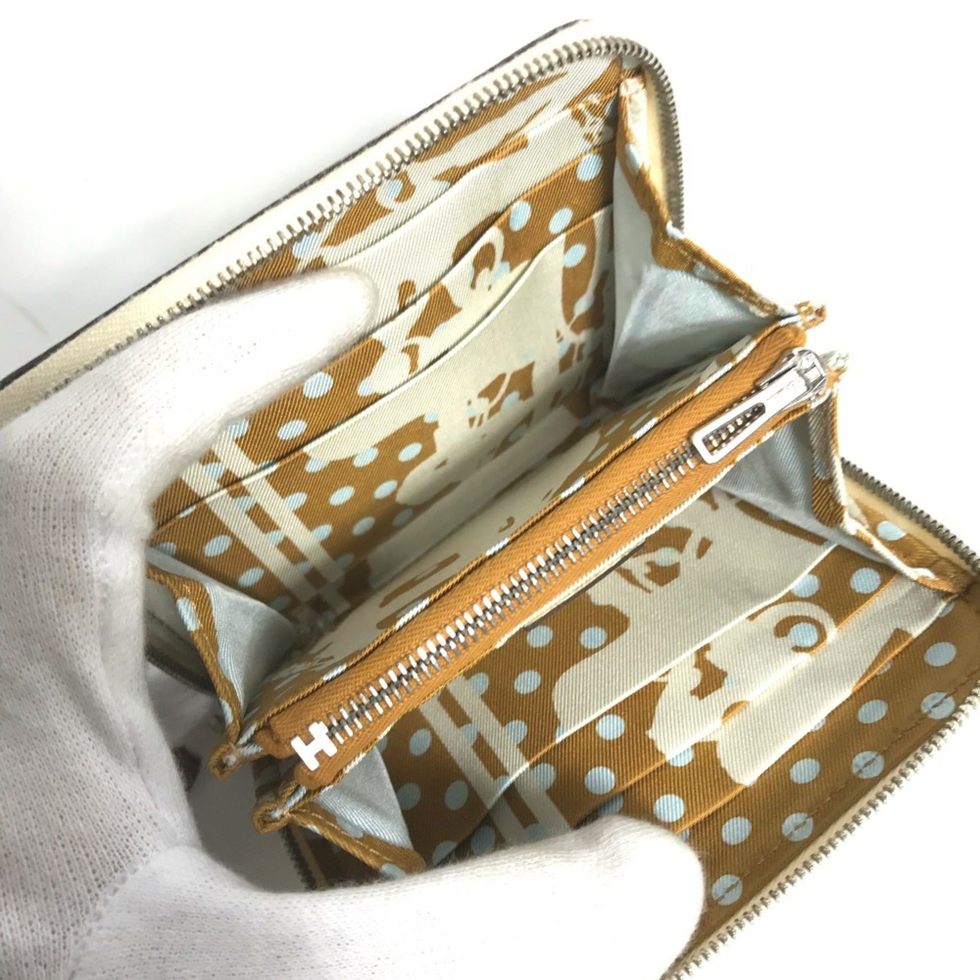 Hermes Silk'in White Epsom Leather Coin Purse/Coin Case (Pre-Owned)