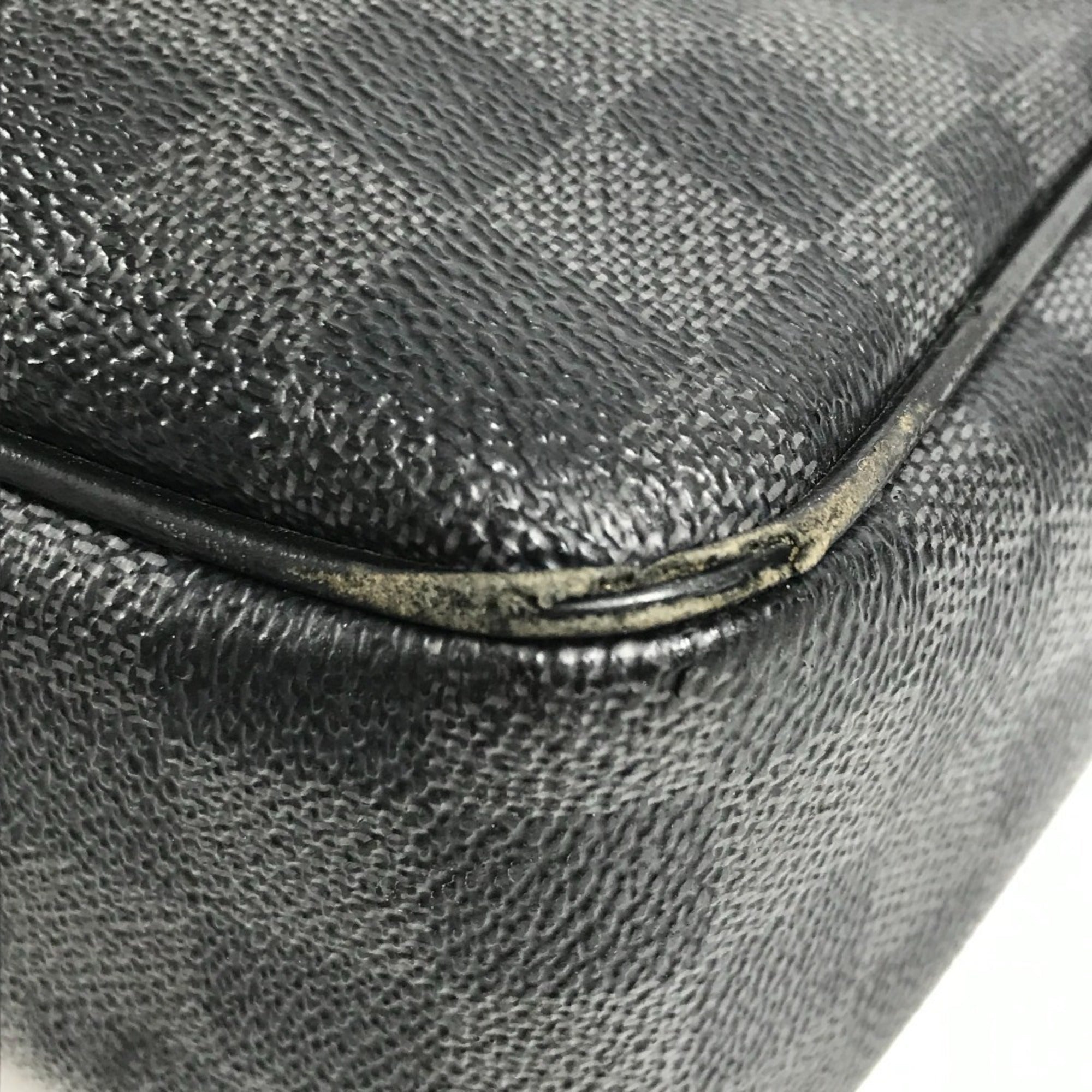 Louis Vuitton Black Damier Graphite Messenger Bag Shoulder Bag (Pre-Owned)