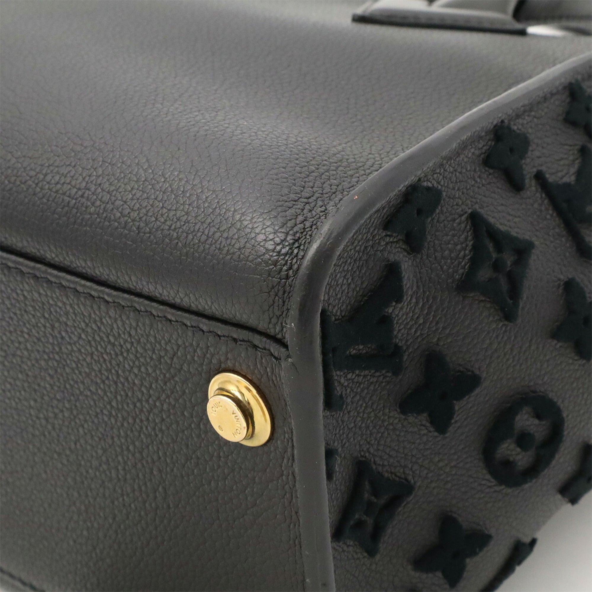 Louis Vuitton Noir Leather Handbag Shoulder Bag (Pre-Owned)