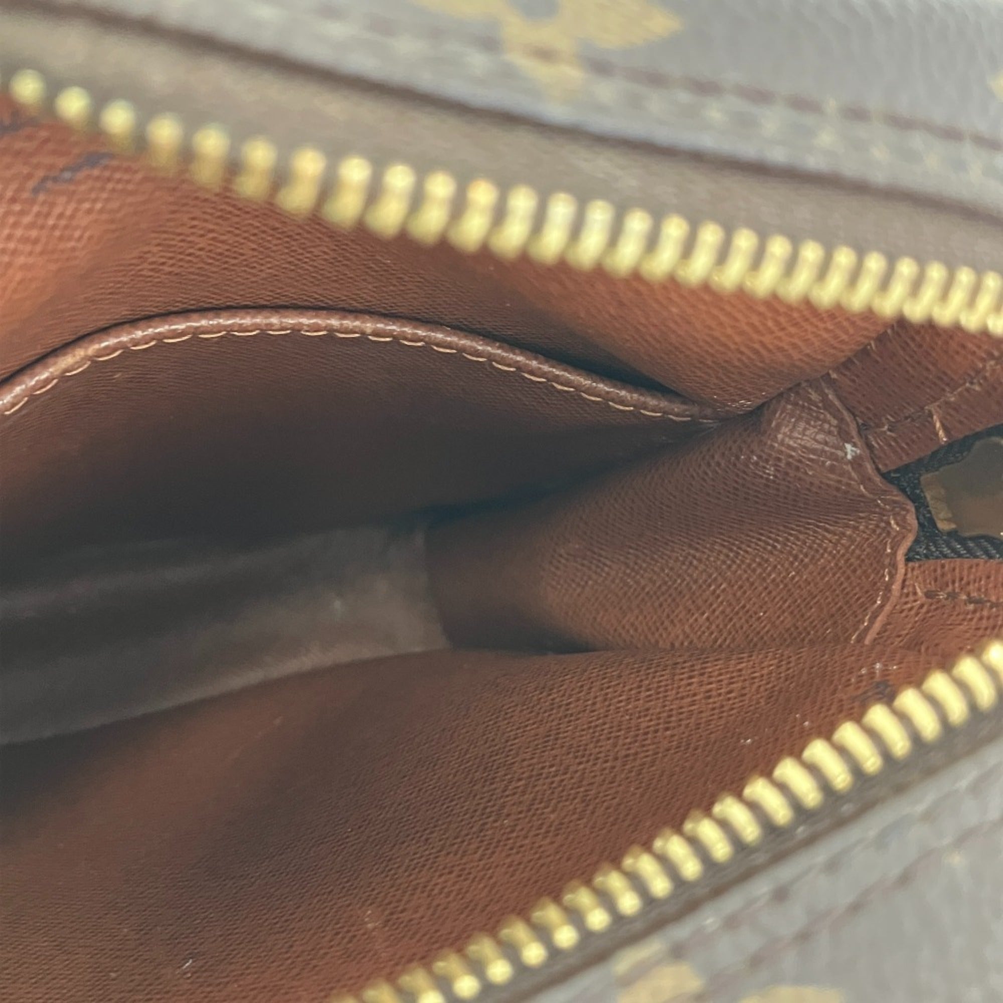 Louis Vuitton Brown Monogram Monogram Shoulder Bag (Pre-Owned)