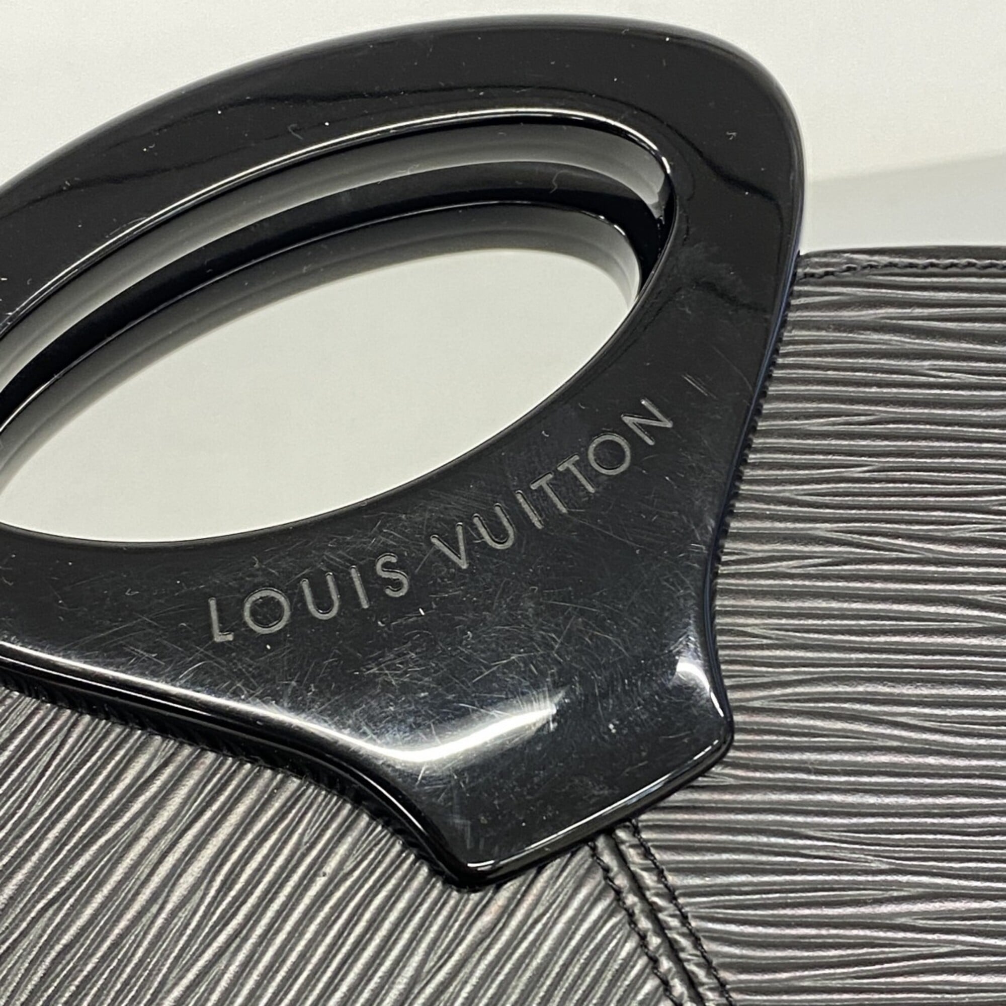 Louis Vuitton Noir Handbag (Pre-Owned)