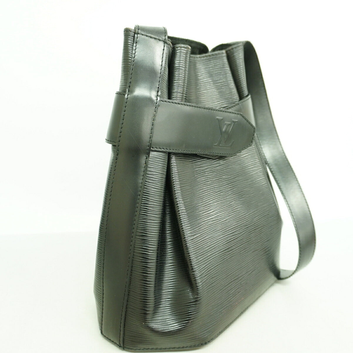 Louis Vuitton Noir Shoulder Bag (Pre-Owned)