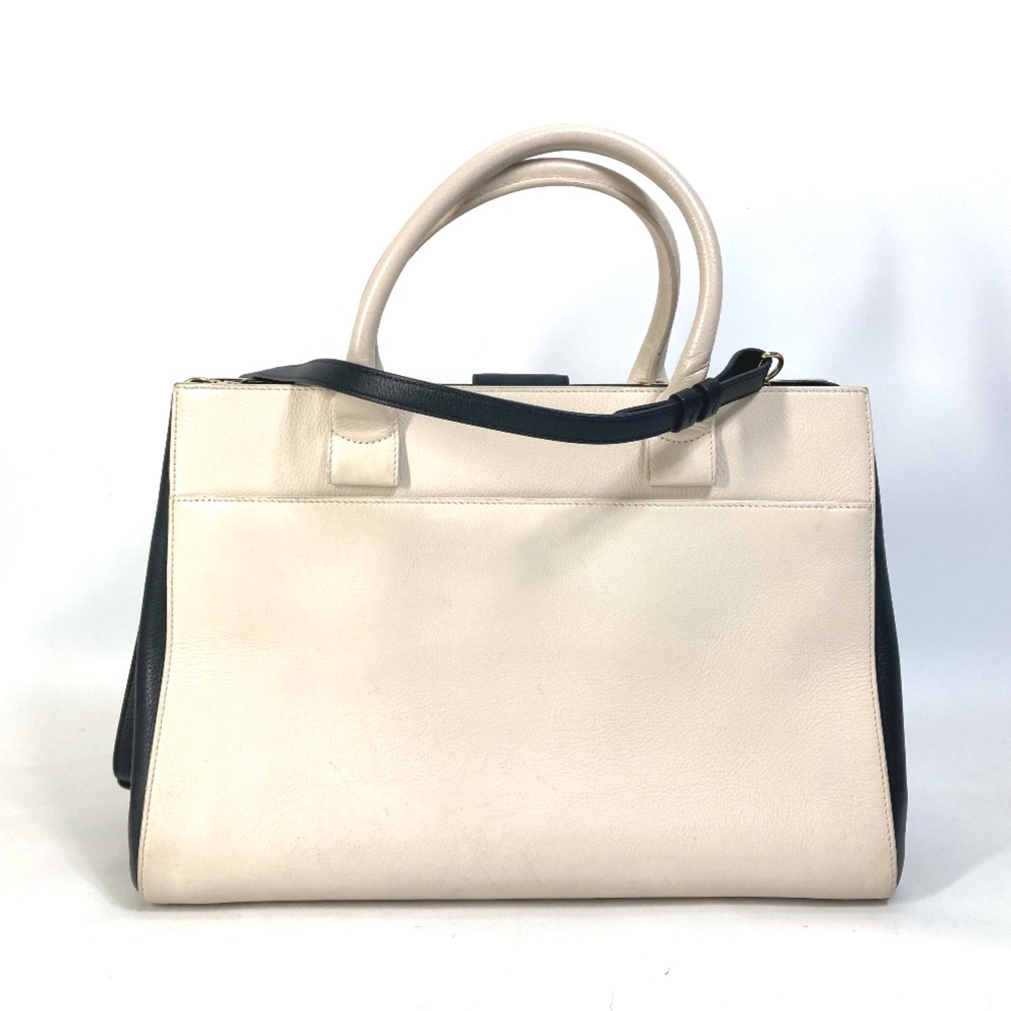 Chanel Beige Leather Handbag (Pre-Owned)