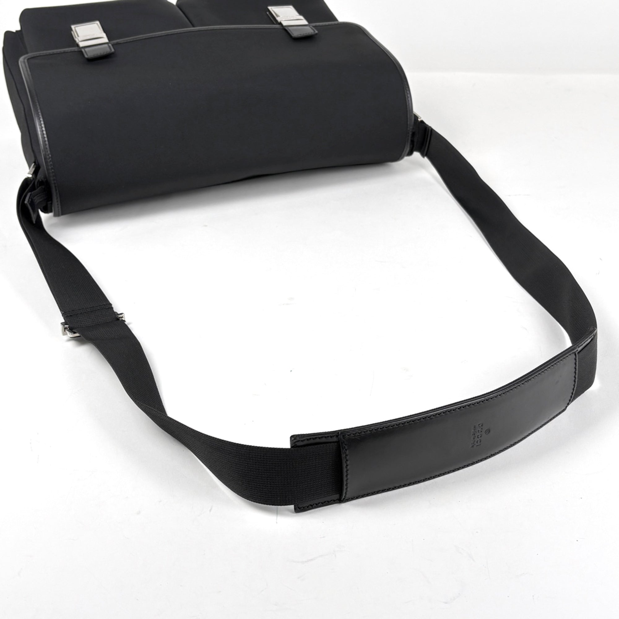 Gucci Black Nylon Leather Messenger Bag Shoulder Bag (Pre-Owned)