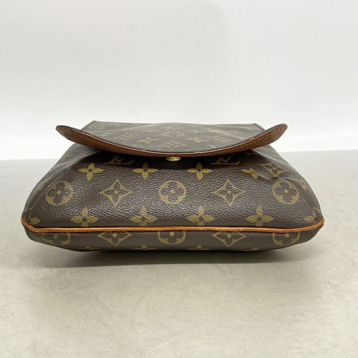 Louis Vuitton Brown Shoulder Bag (Pre-Owned)
