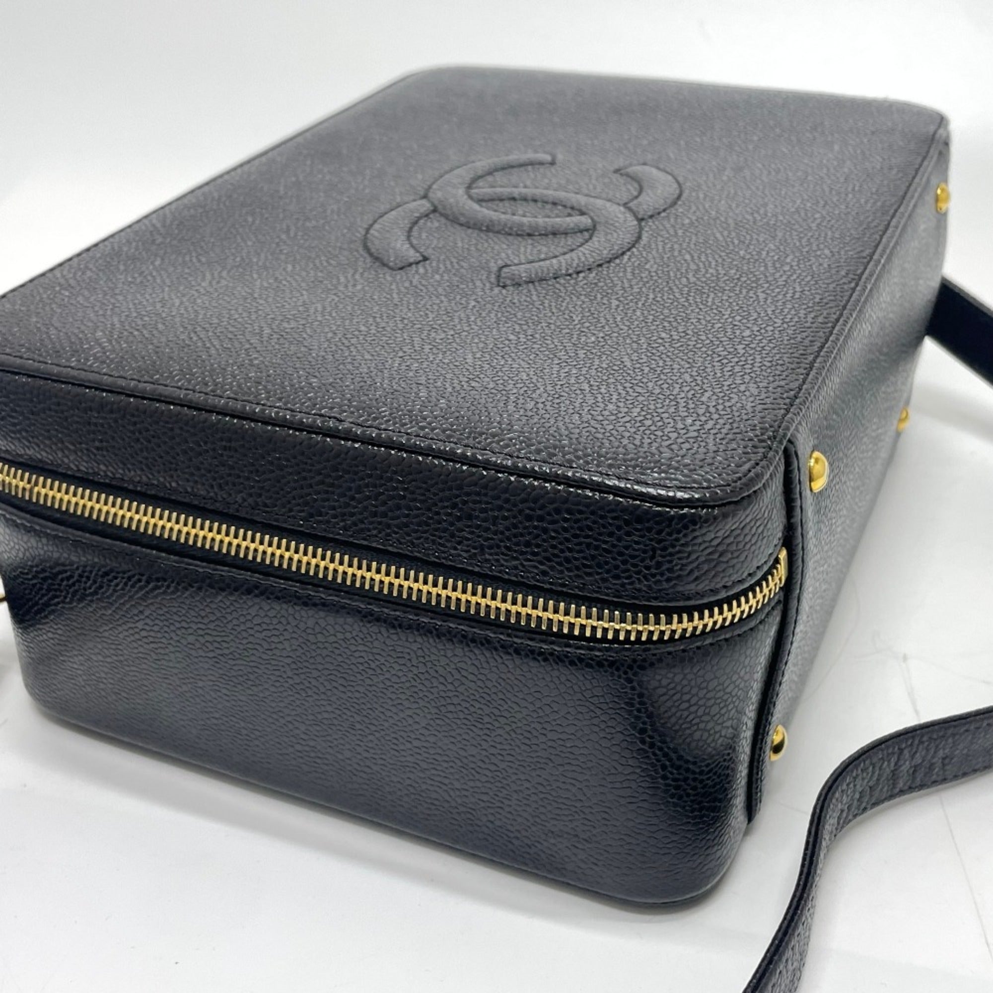 Chanel Black Leather Handbag (Pre-Owned)