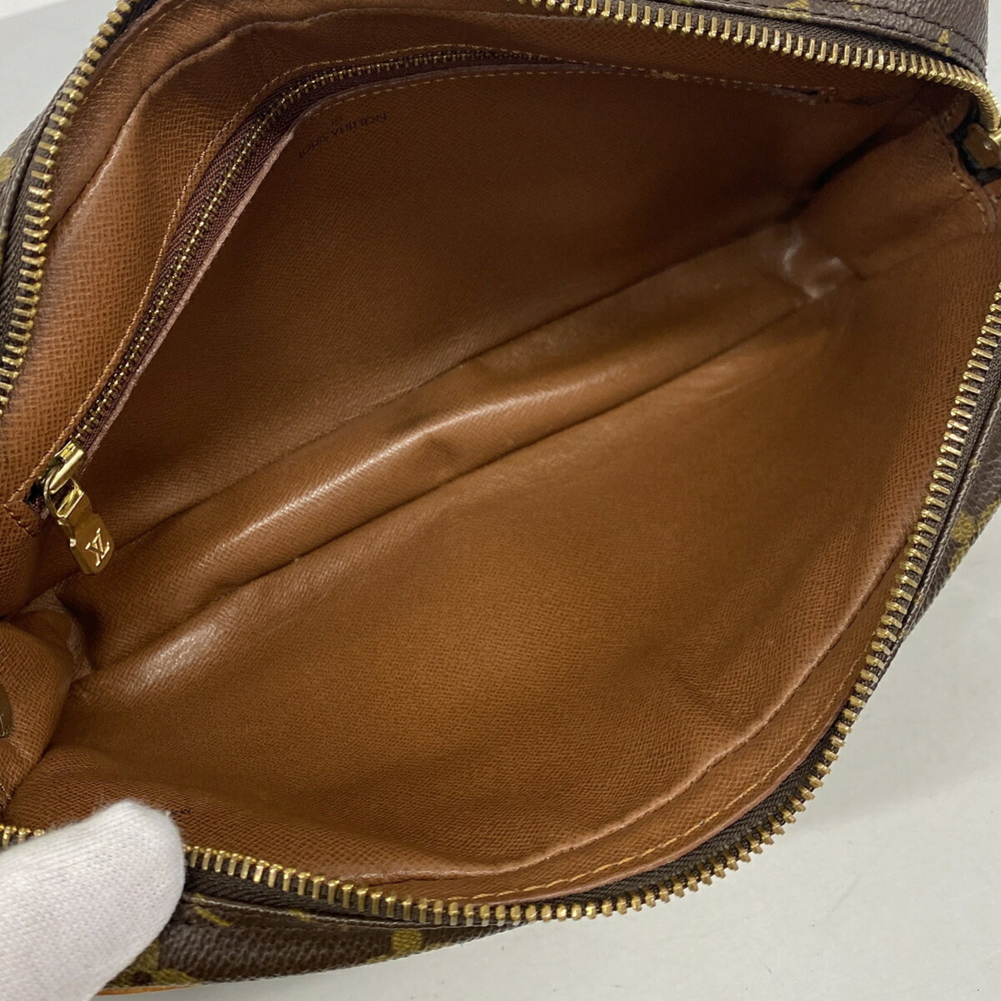 Louis Vuitton Brown Clutch Bag (Pre-Owned)