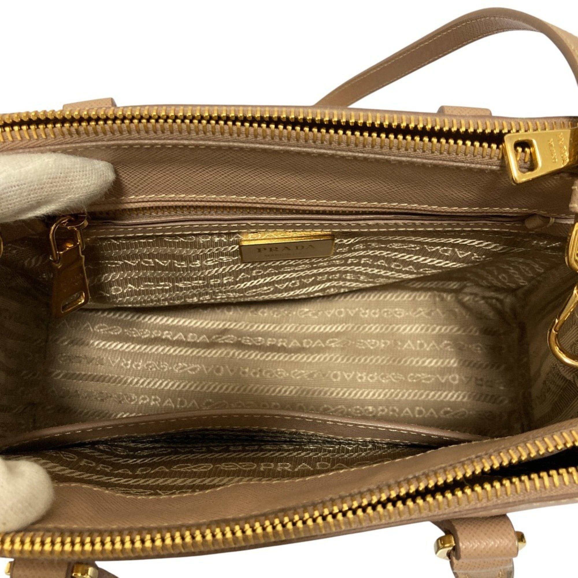 Prada Light Pink Leather Shoulder Bag (Pre-Owned)