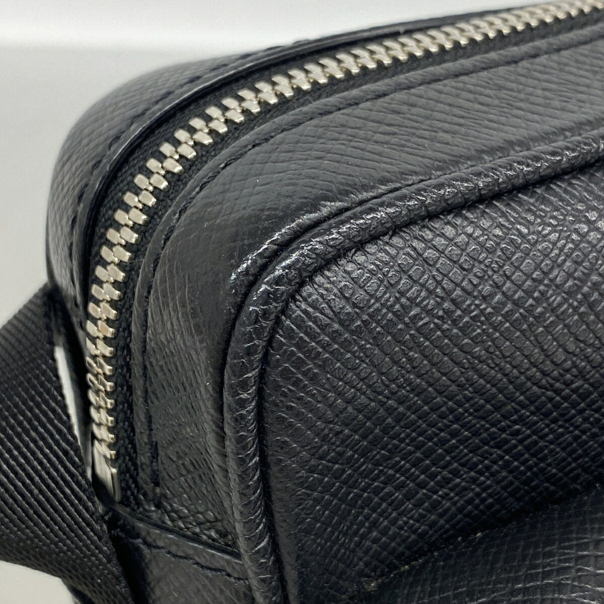 Louis Vuitton Black Shoulder Bag (Pre-Owned)