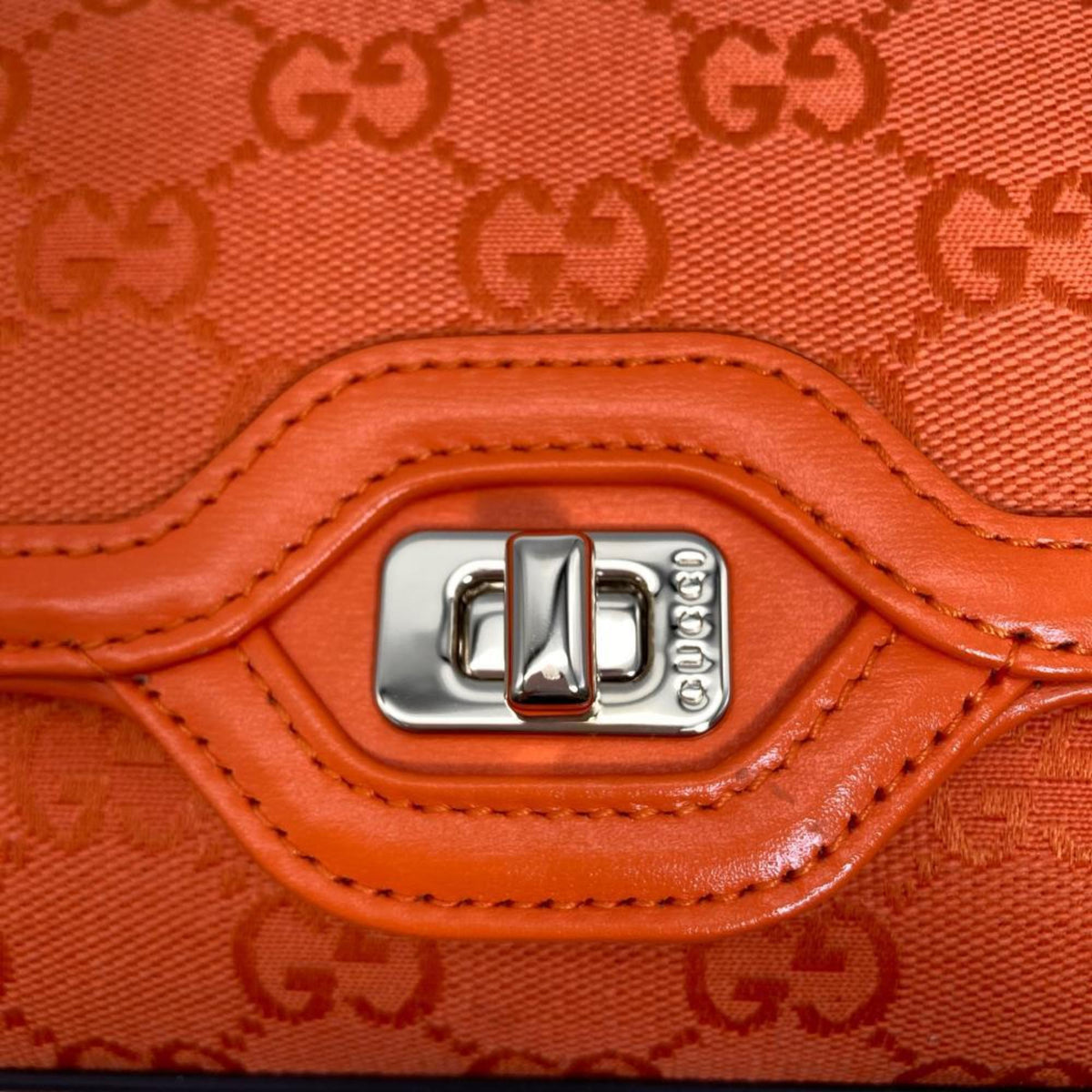 Gucci Gg Canvas Orange Gg Canvas Shoulder Bag (Pre-Owned)
