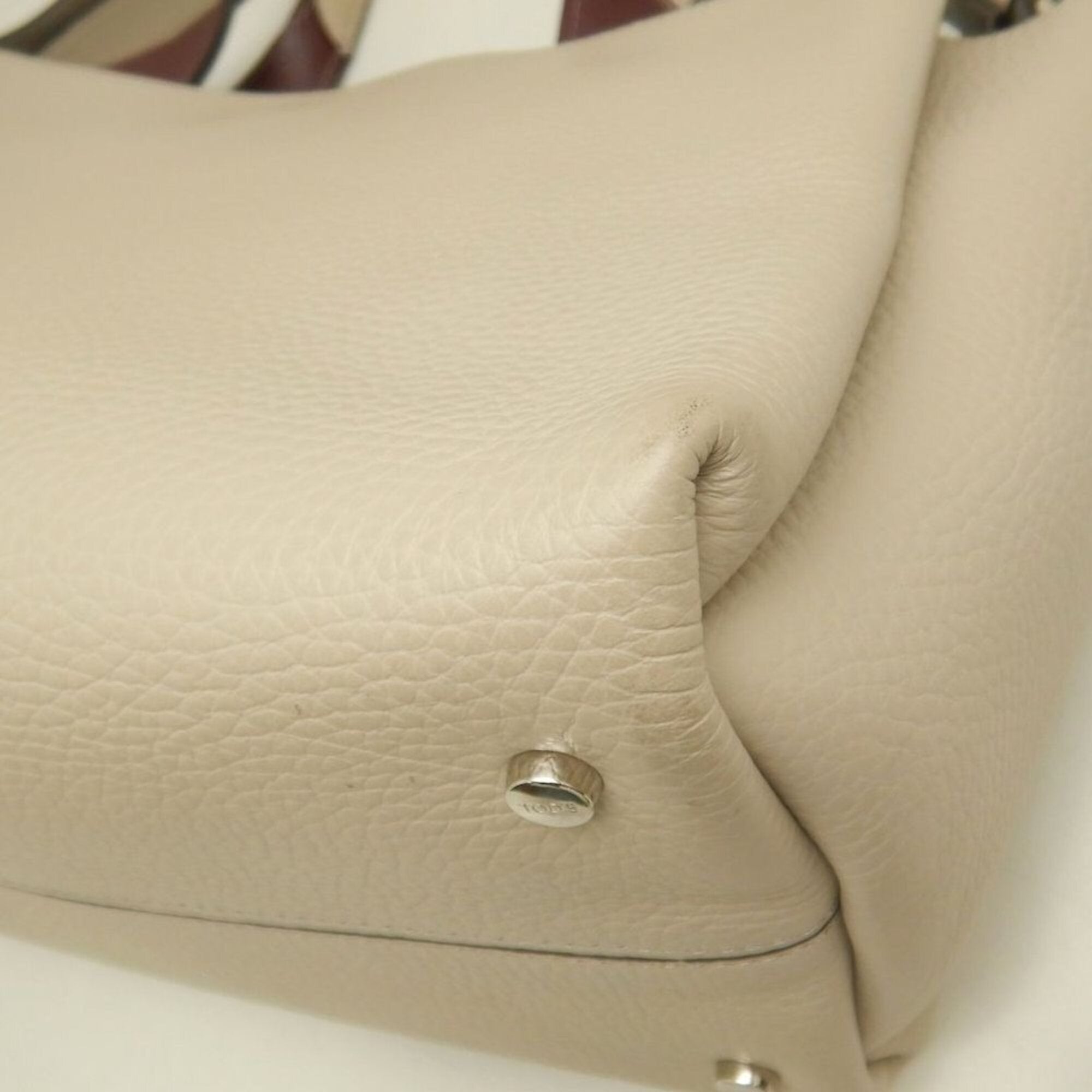 Tod's Cream Leather Handbag (Pre-Owned)