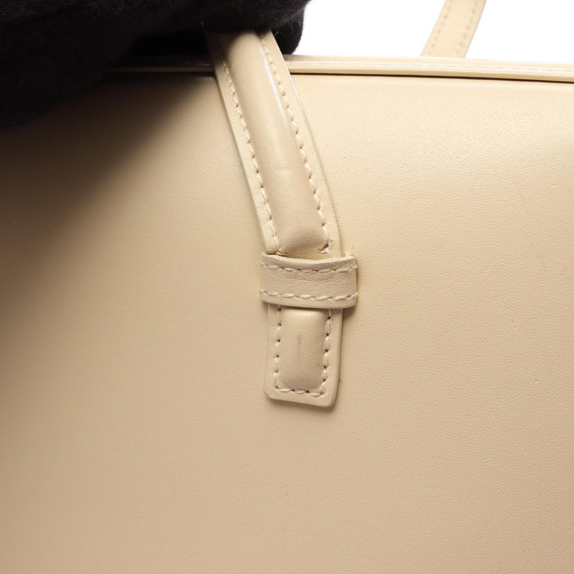 Loewe Ivory Leather Handbag (Pre-Owned)