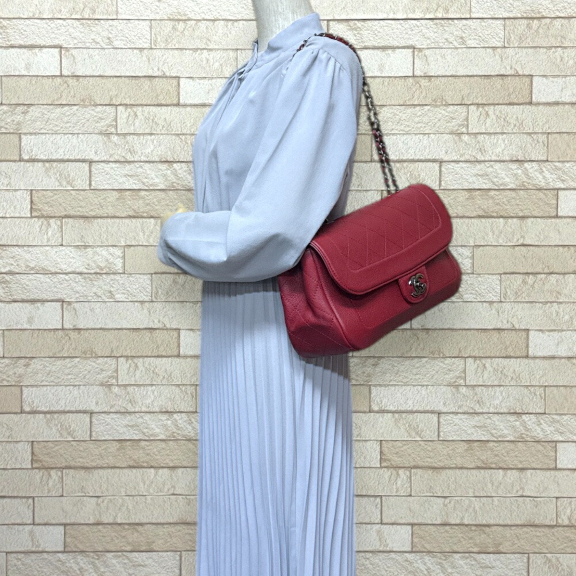 Chanel Matelasse Red Color Leather Shoulder Bag (Pre-Owned)