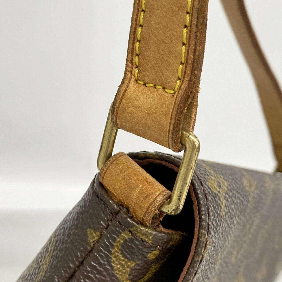 Louis Vuitton Brown Shoulder Bag (Pre-Owned)