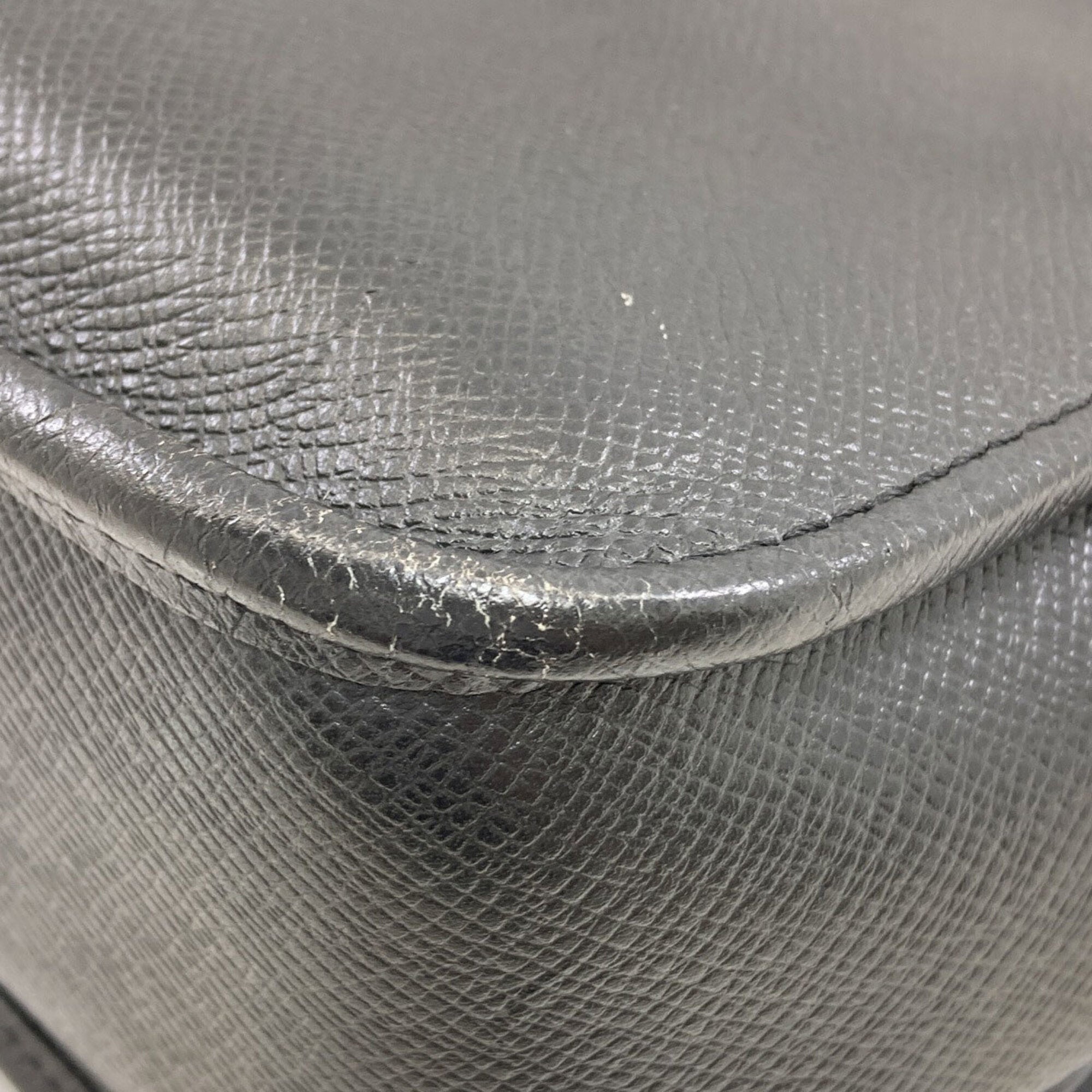 Louis Vuitton Ardoise Taiga Leather Shoulder Bag (Pre-Owned)
