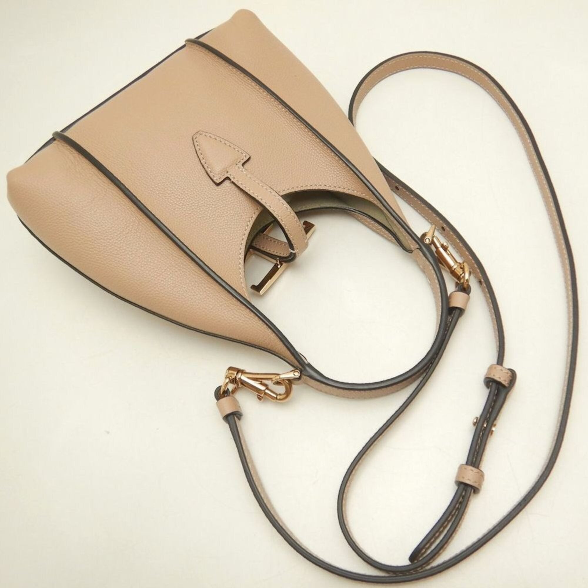 Tod's Gold Leather Handbag Shopping Bag (Pre-Owned)