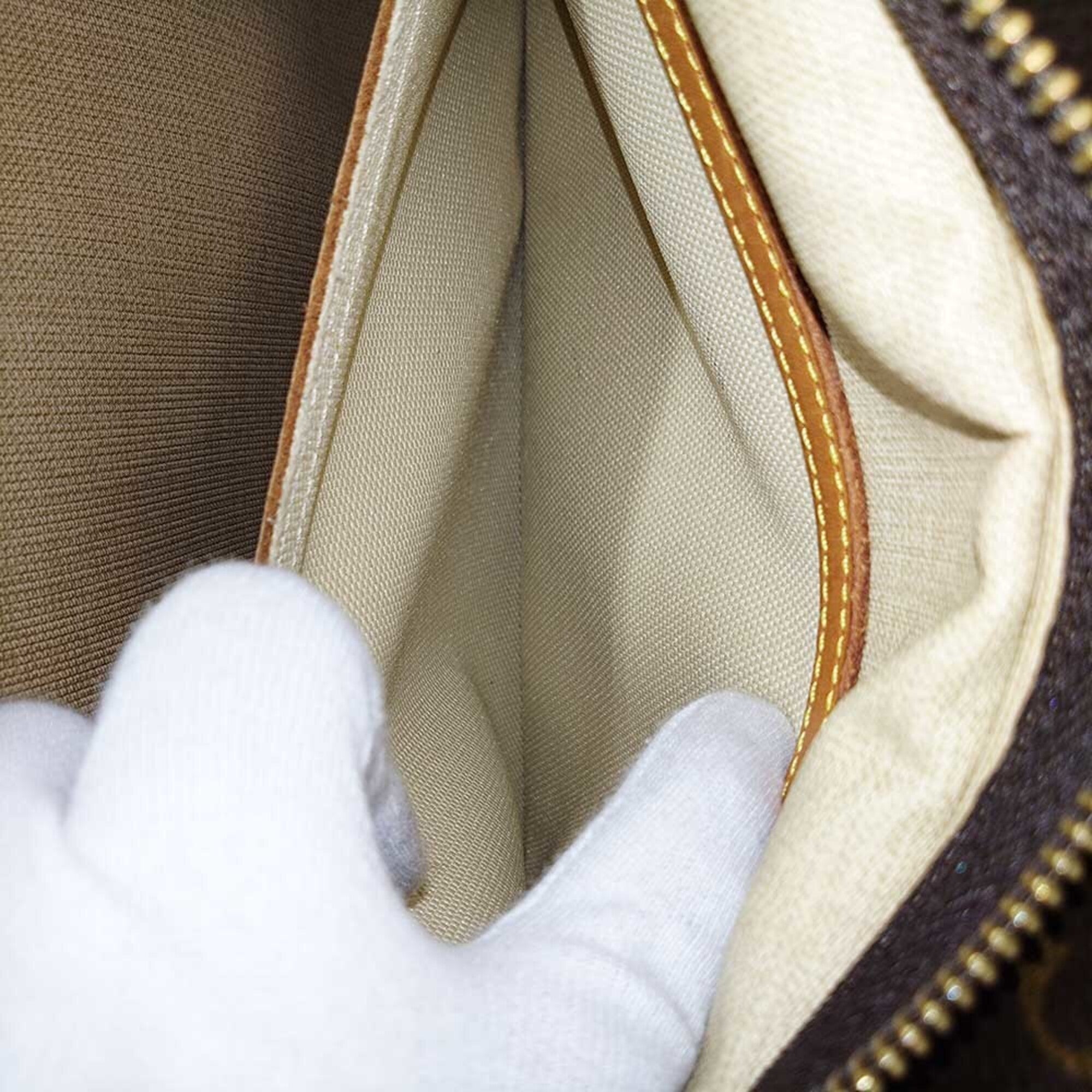 Louis Vuitton Brown Monogram Monogram Shoulder Bag (Pre-Owned)
