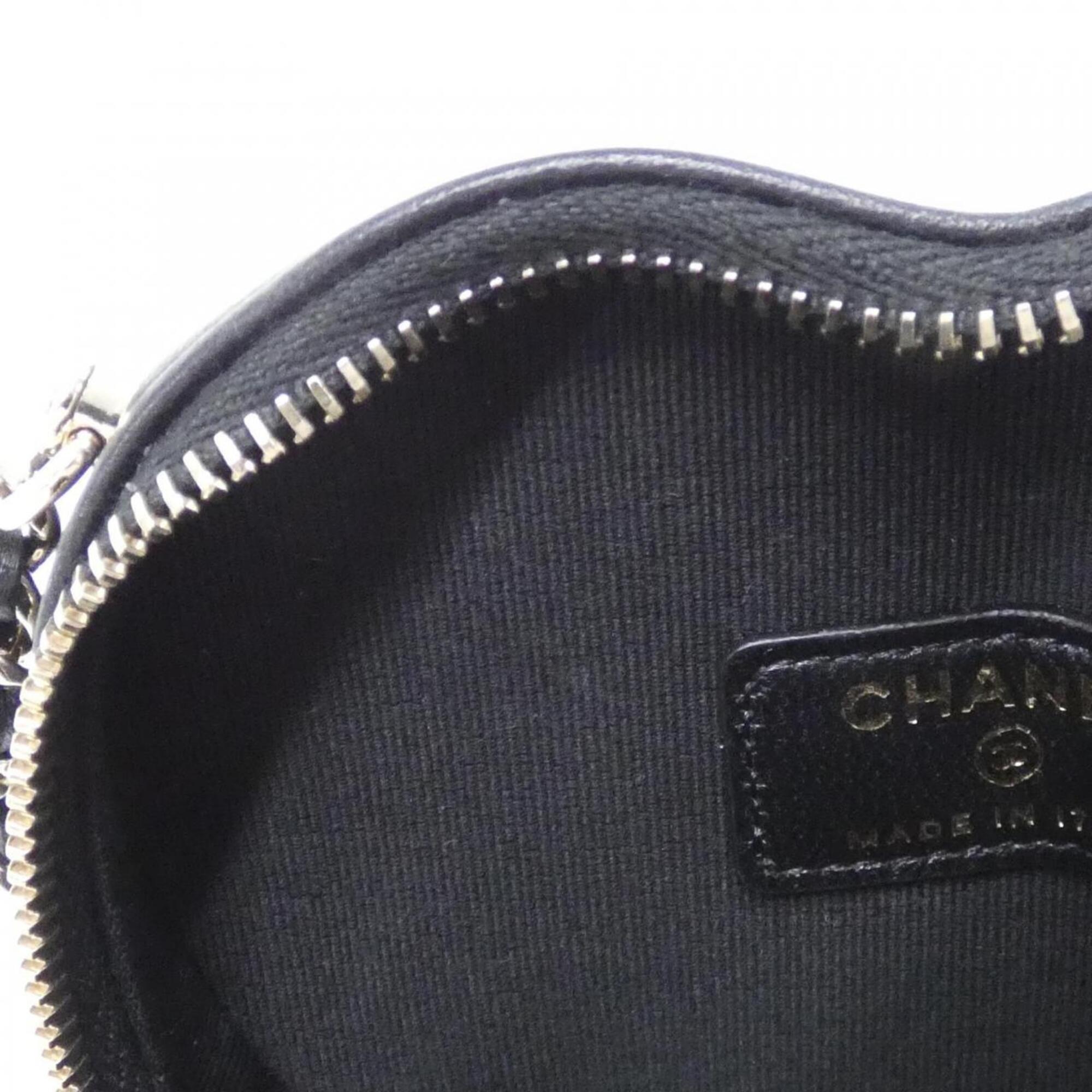 Chanel Black Leather Shoulder Bag (Pre-Owned)