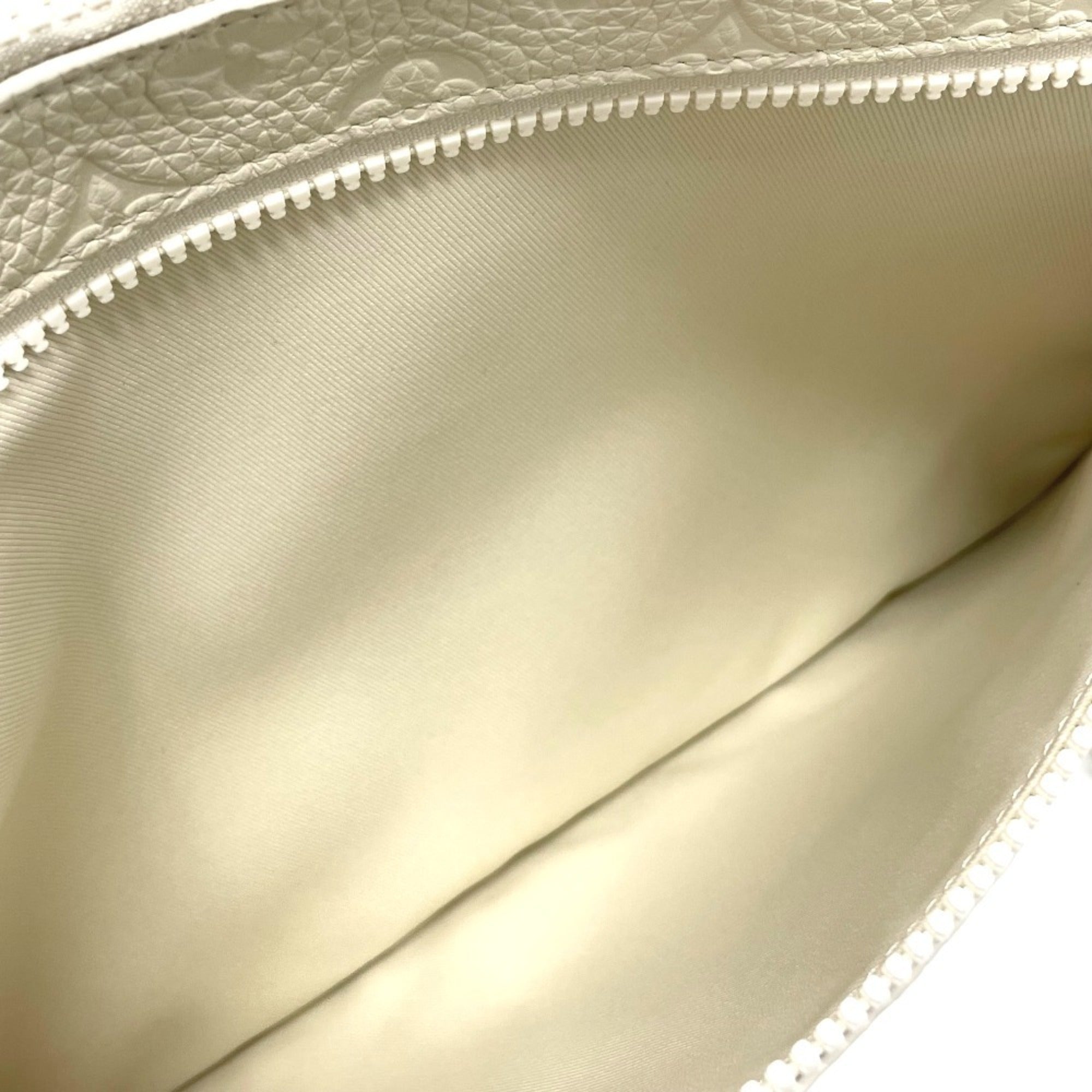 Louis Vuitton Blanc White Leather Clutch Bag Pochette (Pre-Owned)