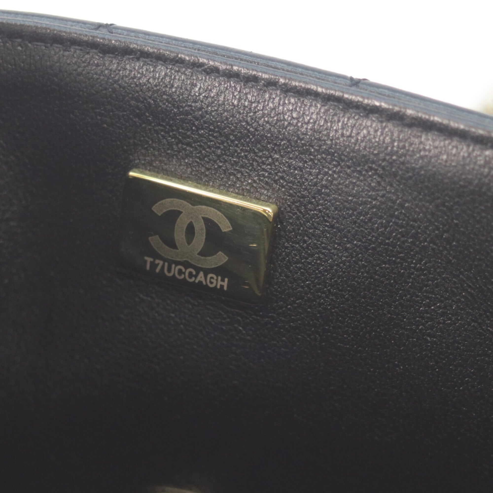 Chanel Black Leather Shoulder Bag (Pre-Owned)