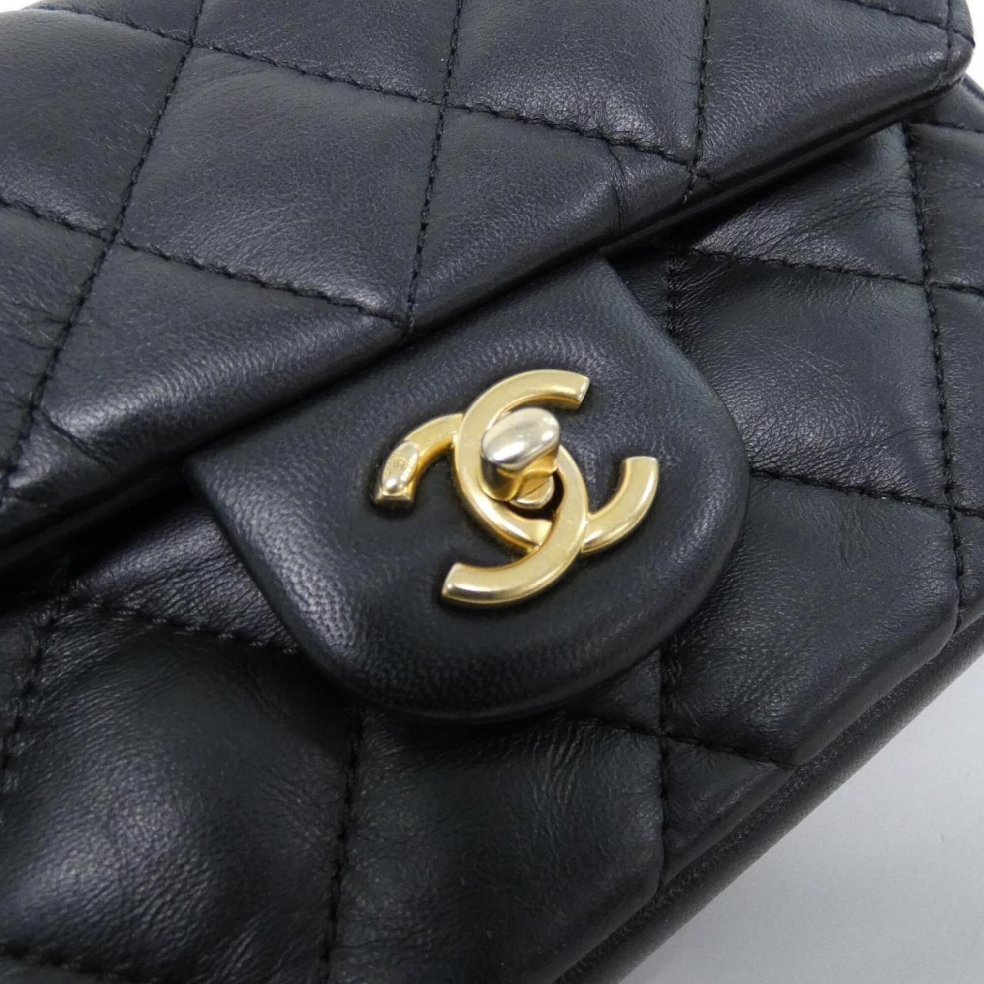 Chanel Black Leather Shoulder Bag (Pre-Owned)