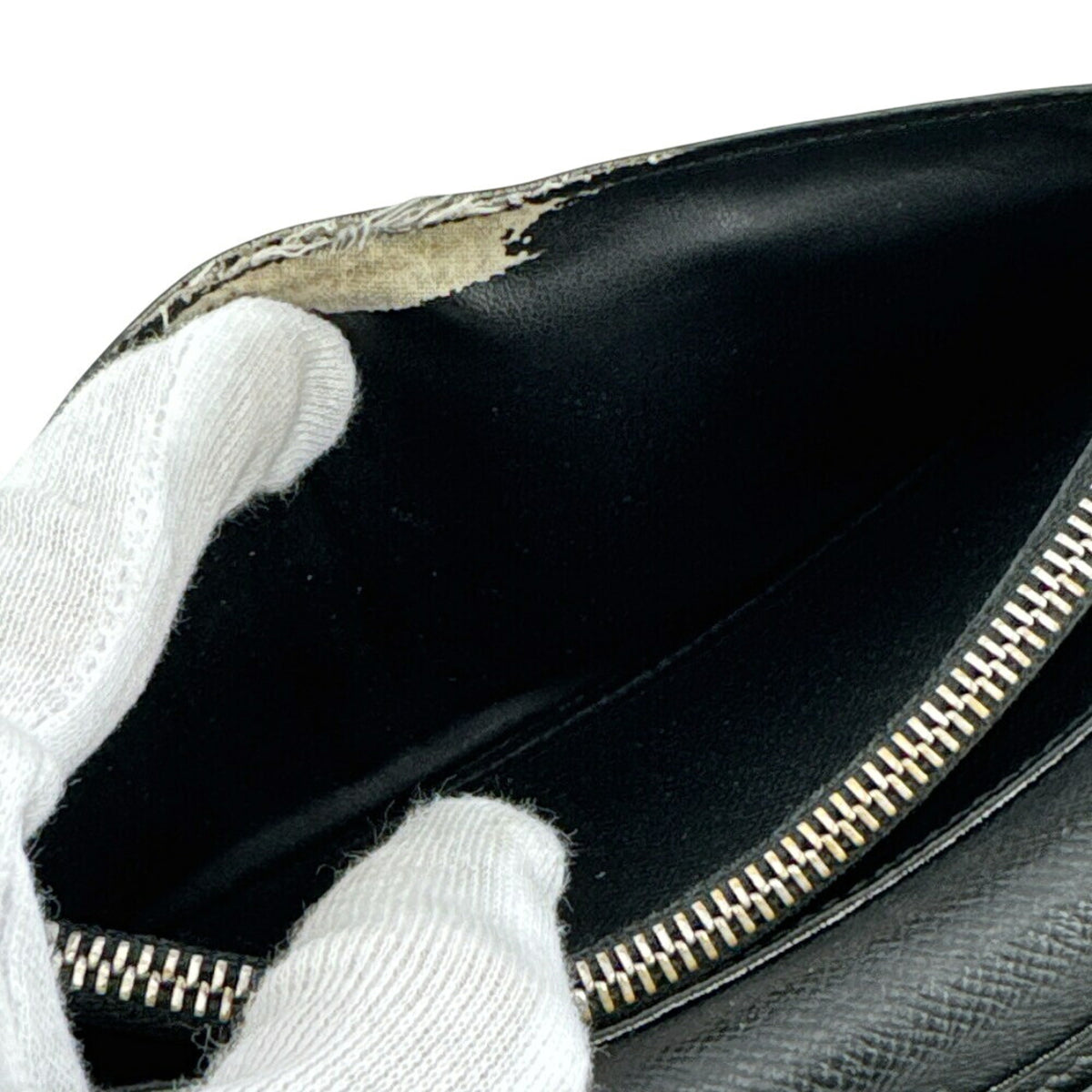 Louis Vuitton Black Leather (Pre-Owned)