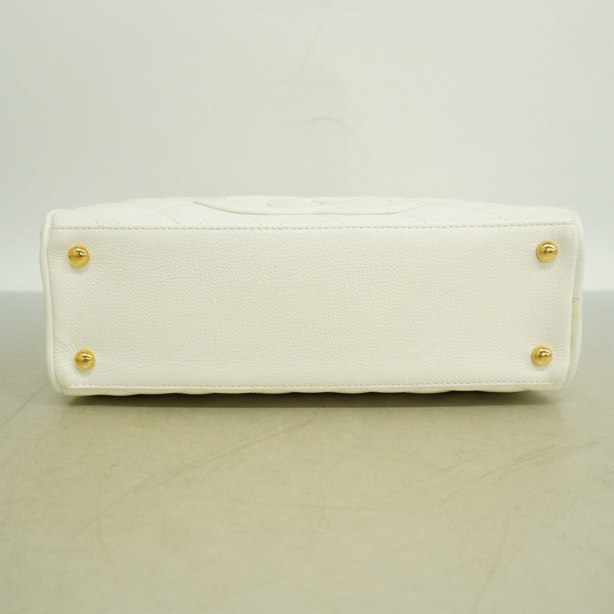 Chanel White Grained Calfskin Handbag (Pre-Owned)