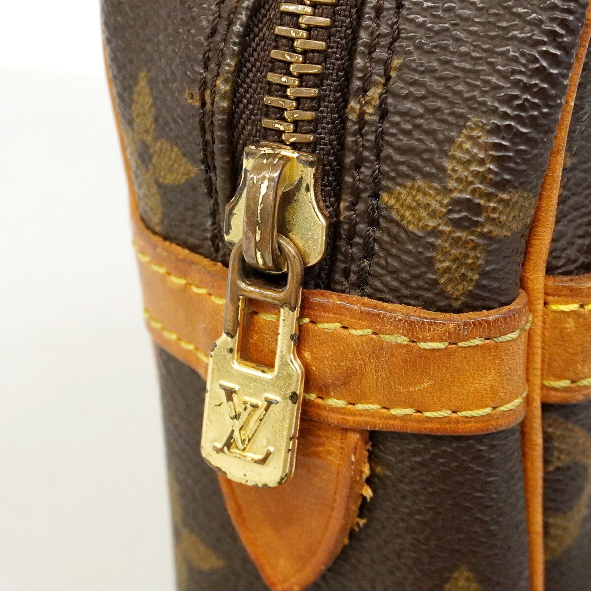Louis Vuitton Brown Clutch Bag (Pre-Owned)